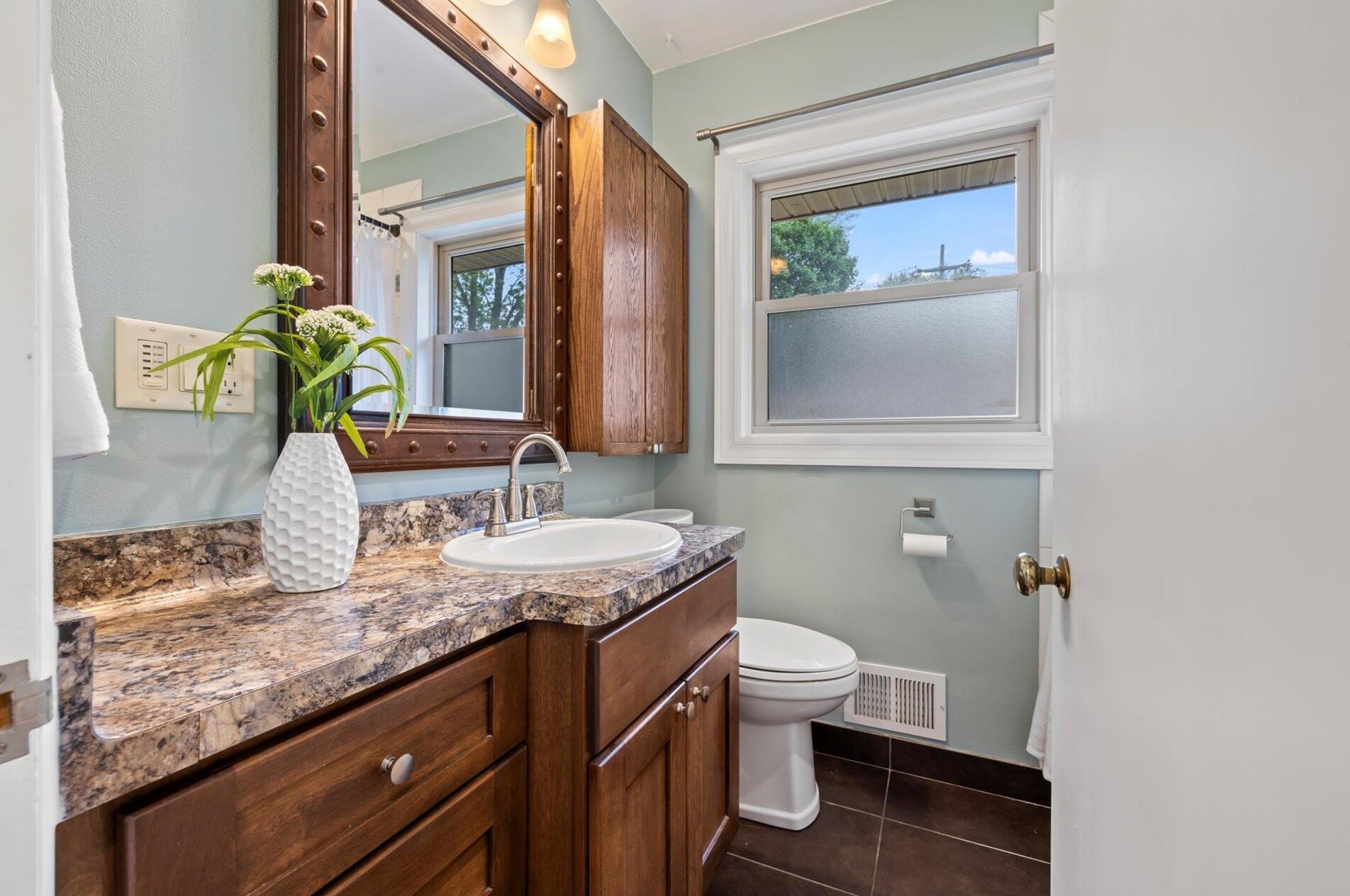 3160 67 Ct, Milwaukee WI 53220-4552 exterior