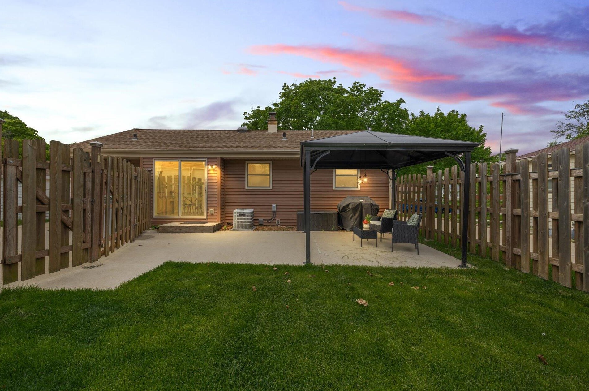 3160 67 Ct, Milwaukee WI 53220-4552 exterior