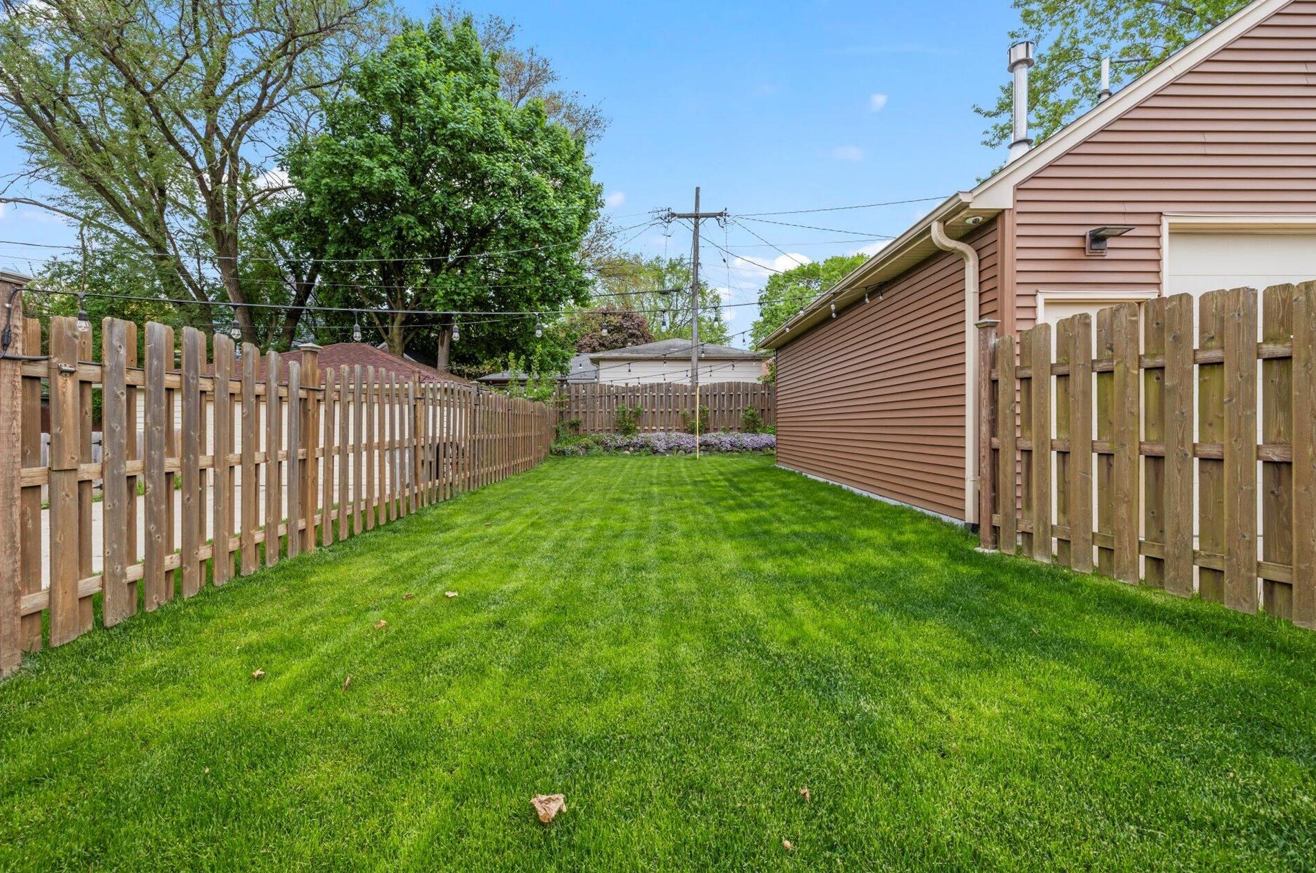 3160 67 Ct, Milwaukee WI 53220-4552 exterior