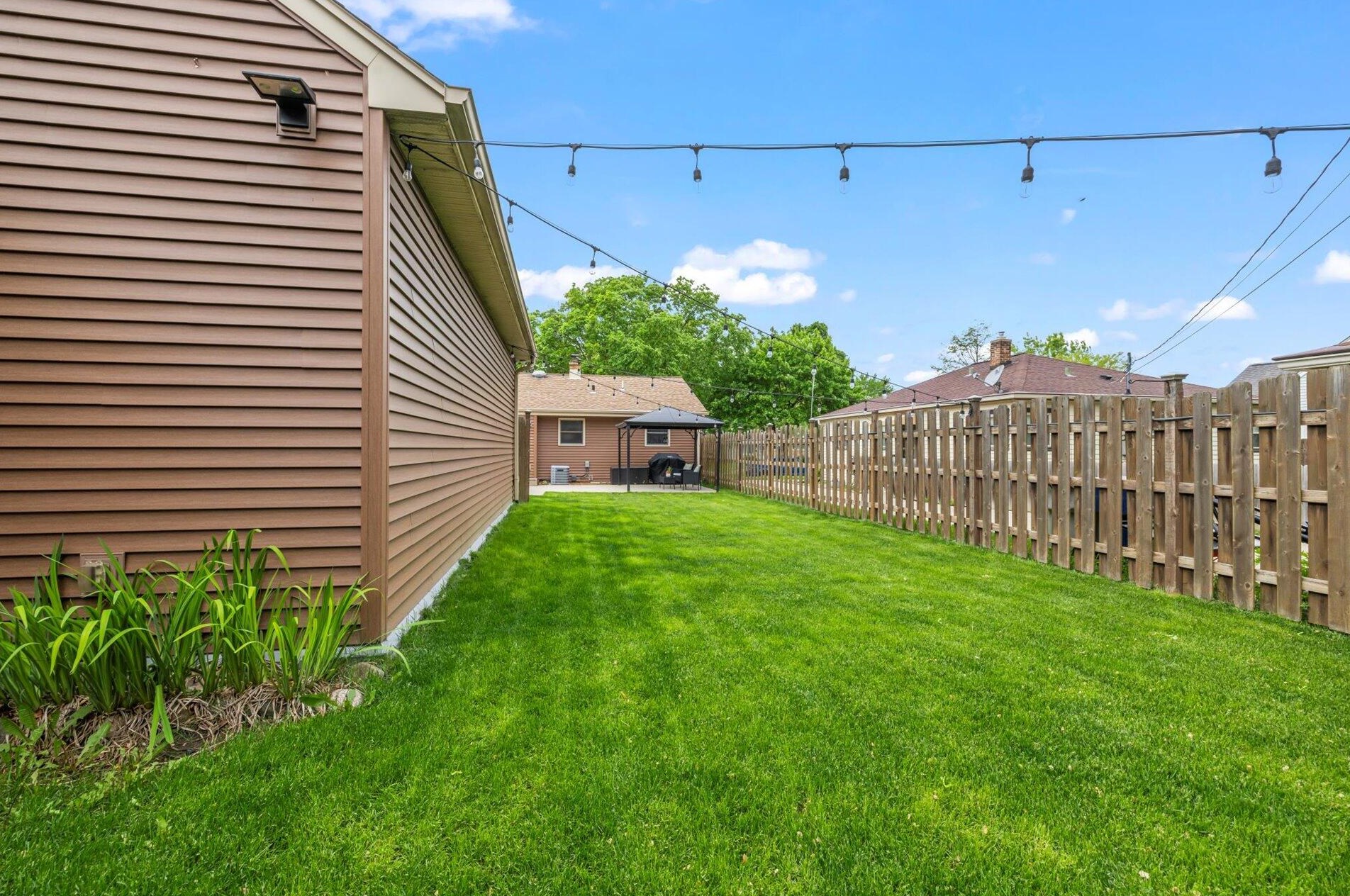 3160 67 Ct, Milwaukee WI 53220-4552 exterior