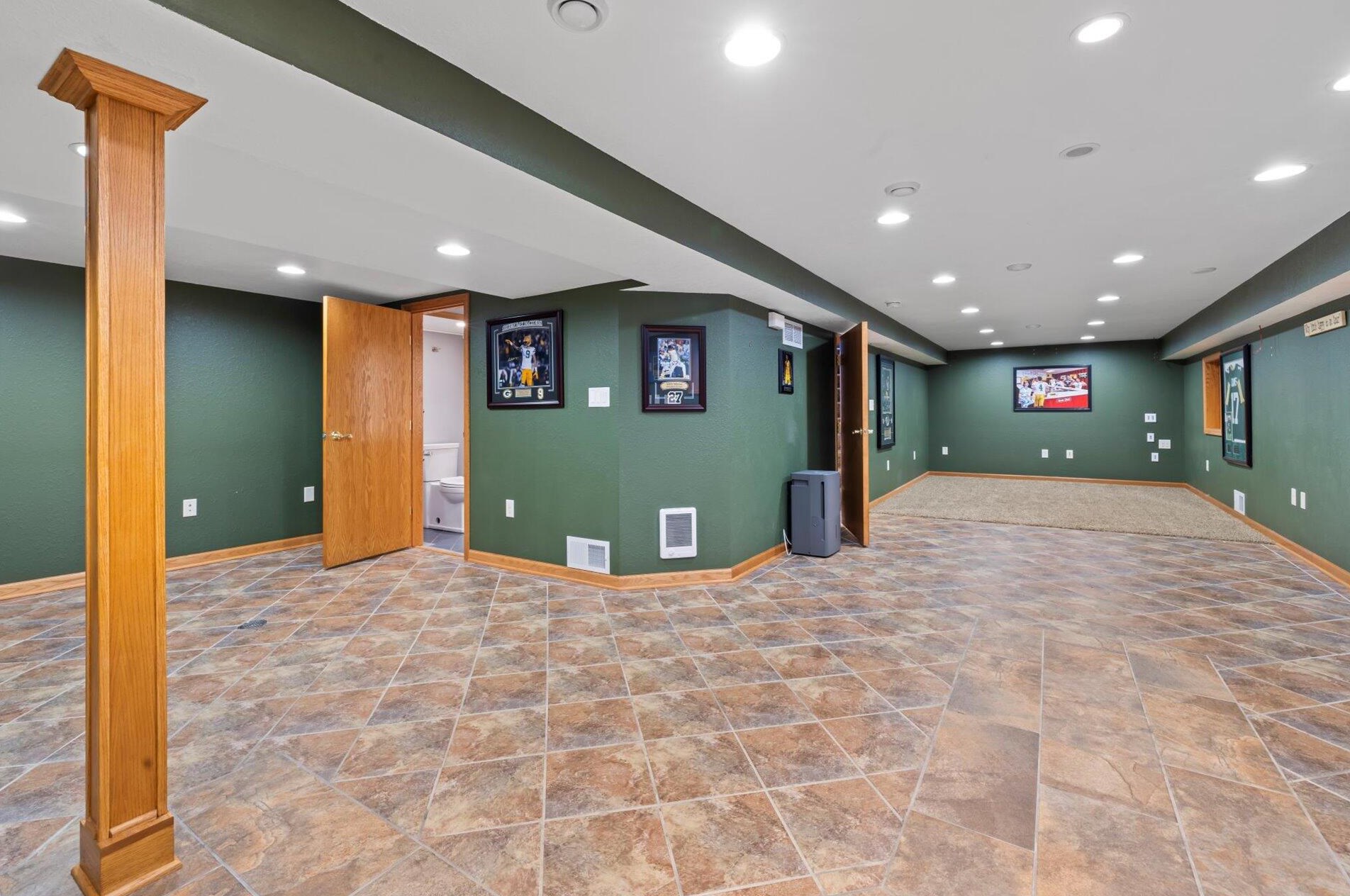 3160 67 Ct, Milwaukee WI 53220-4552 exterior