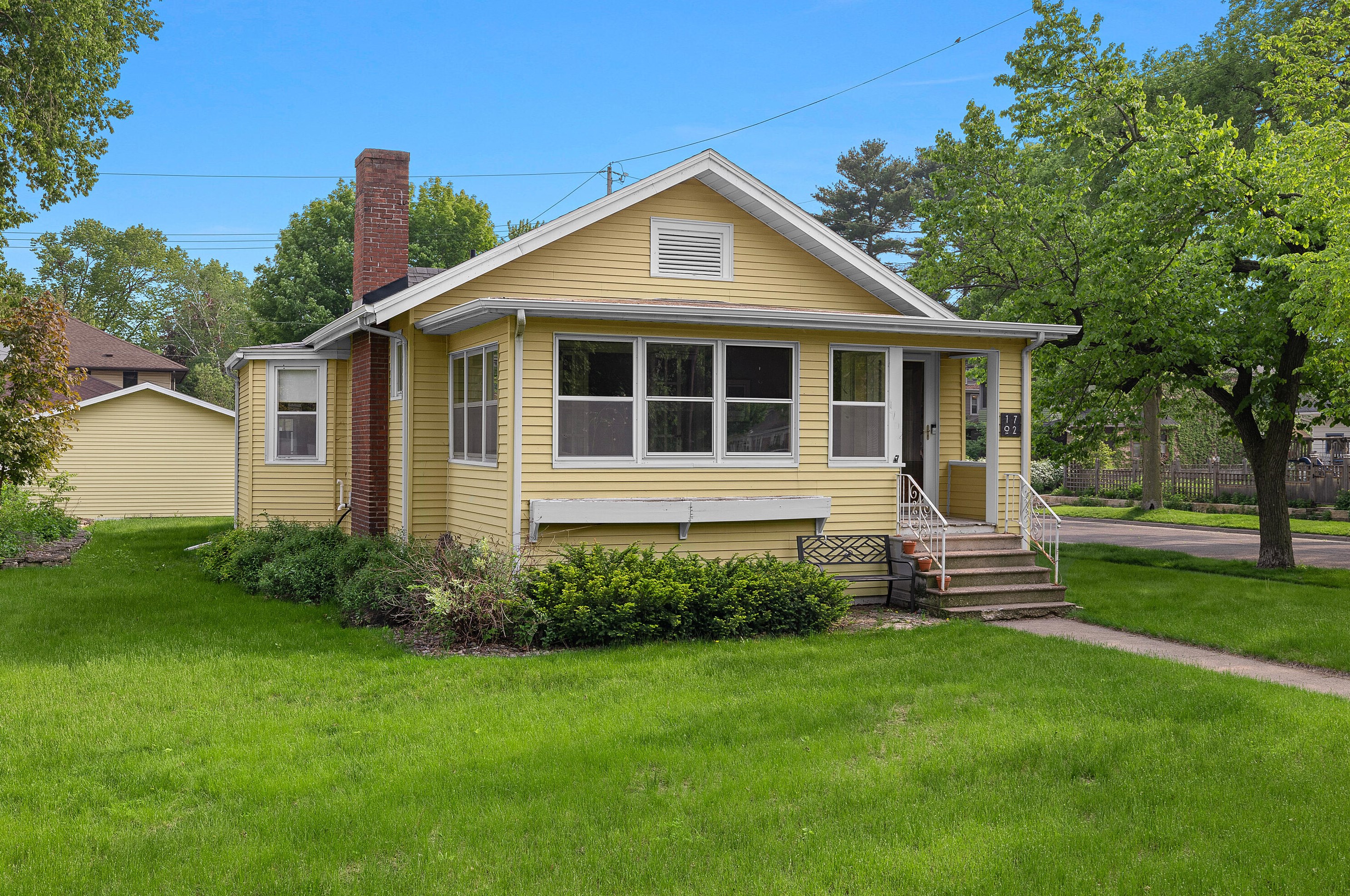 1702 Cass St, La Crosse, WI 54601-4933