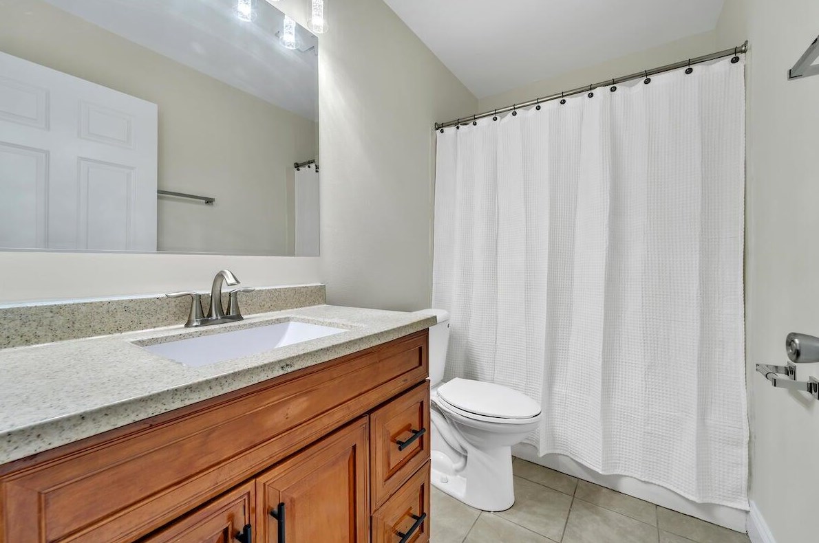 5035 39 Ave, Kenosha WI 53144-2635 exterior