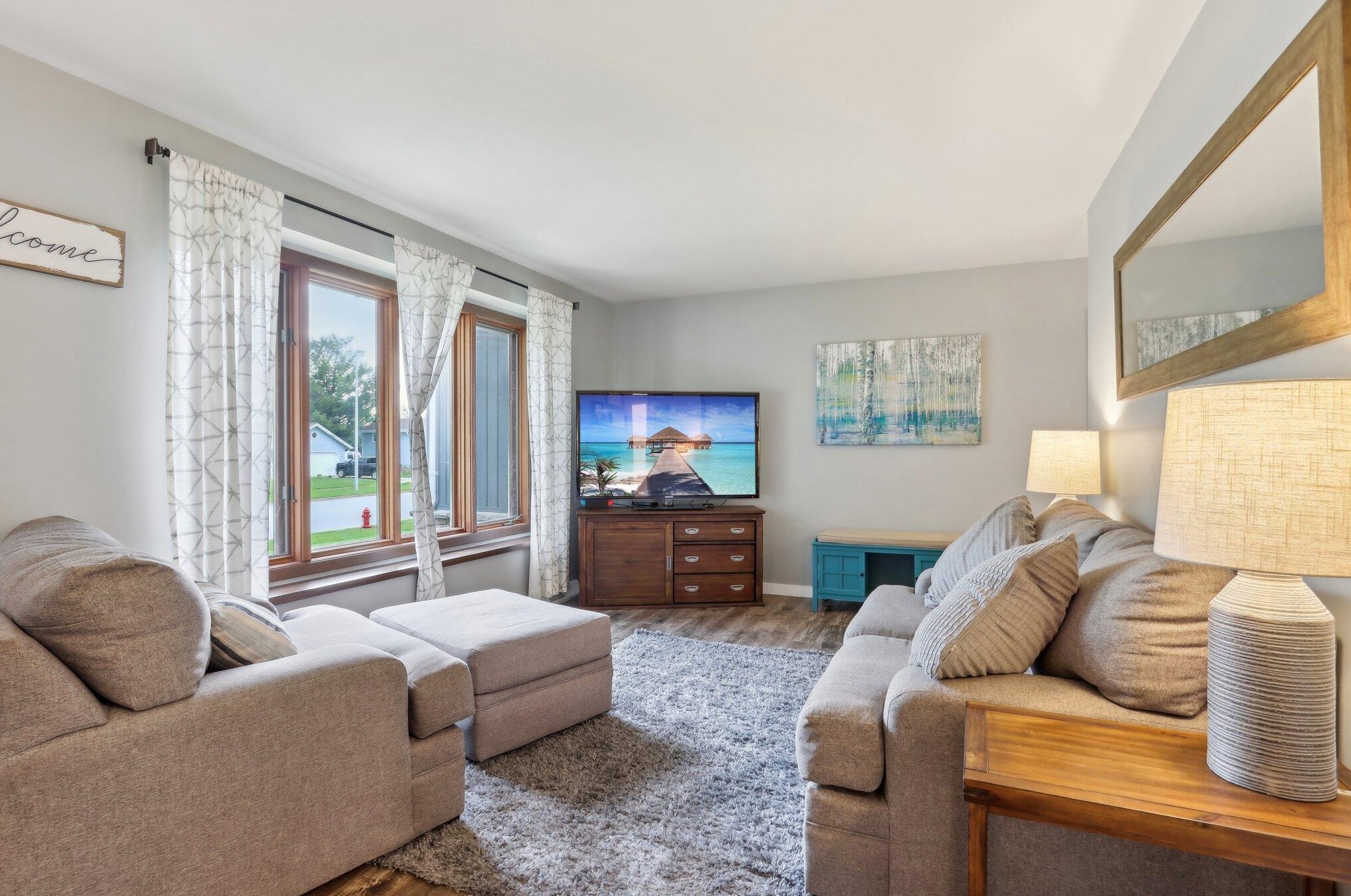 1207 Willow Grove Dr, Pewaukee, WI 53072