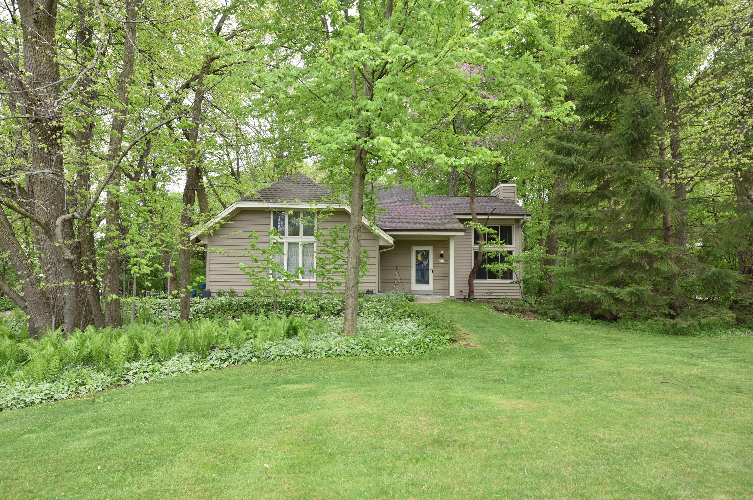 4975 Radcliffe Dr, Milwaukee, WI 53223-1420