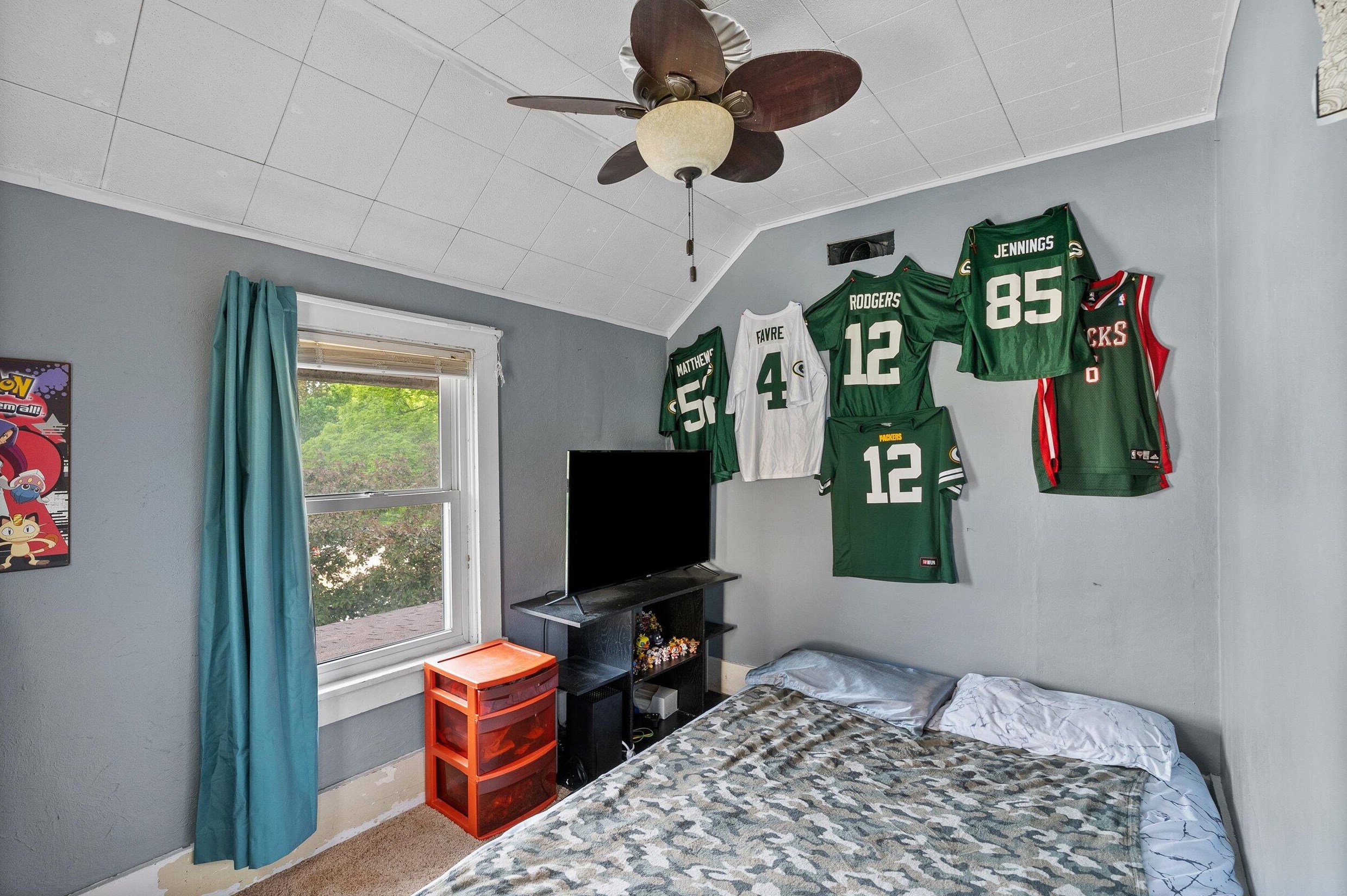 304 Frst Ave, Plymouth WI 53073-1216 exterior