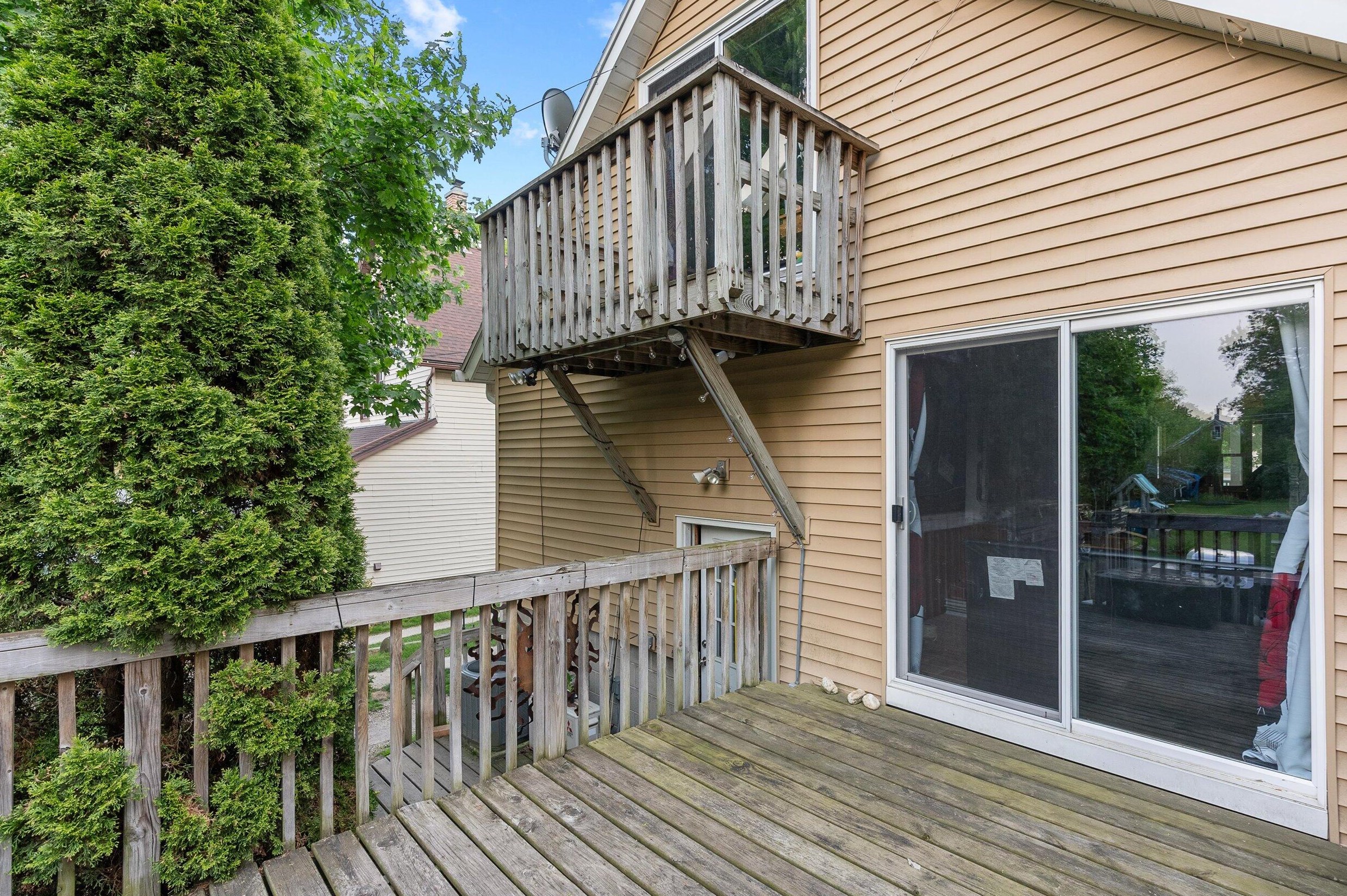 304 Frst Ave, Plymouth WI 53073-1216 exterior