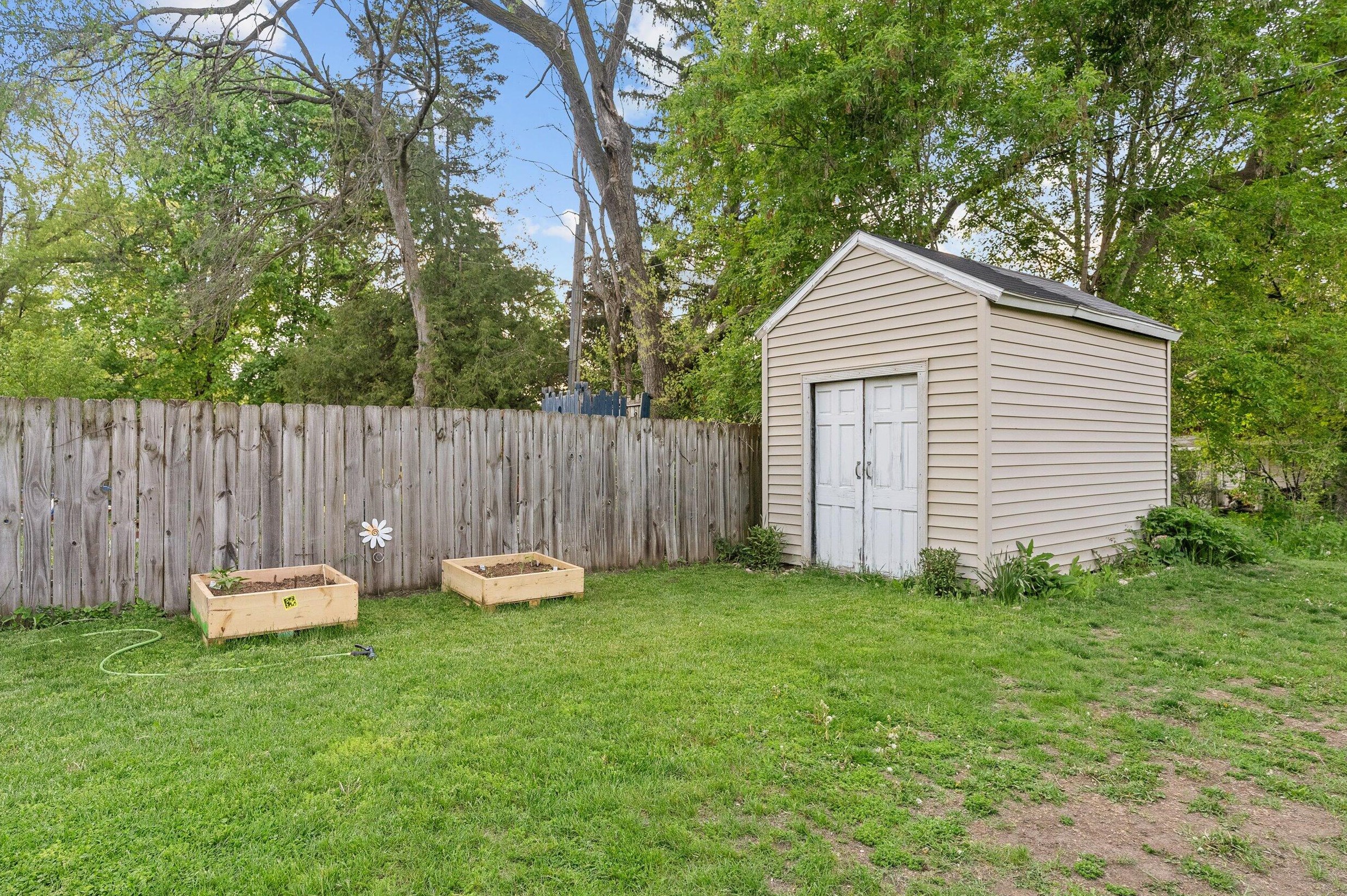 304 Frst Ave, Plymouth WI 53073-1216 exterior