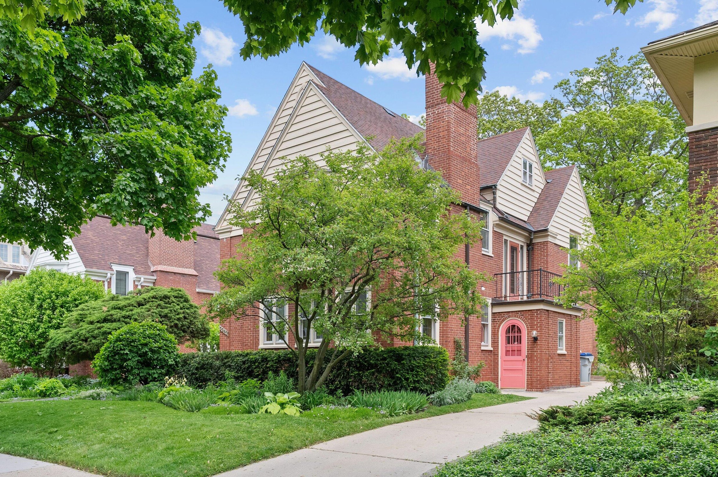 3340 N Summit Ave, Milwaukee, WI 53211