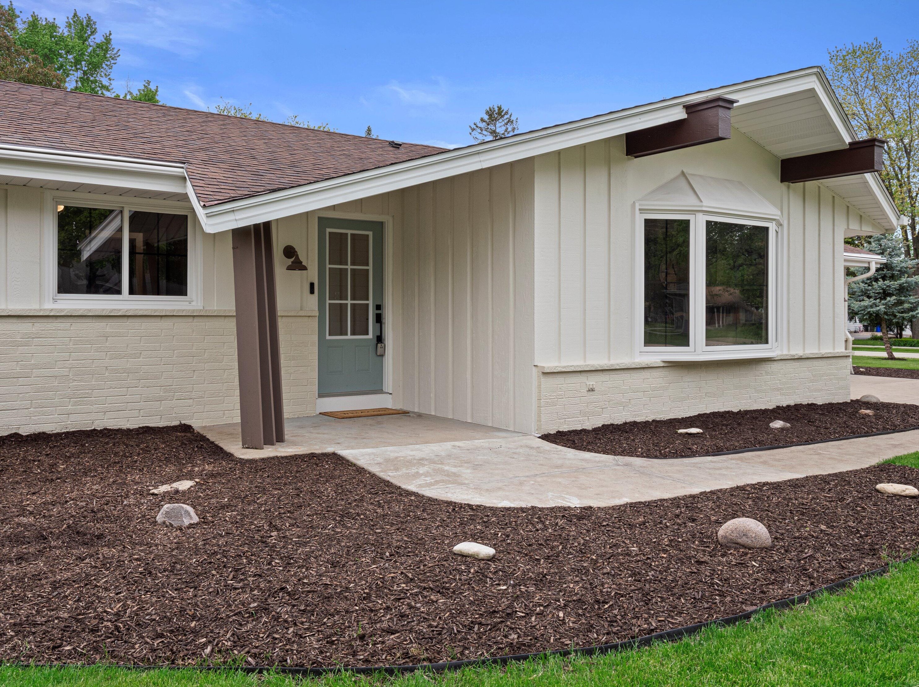 15165 Mount Vernon Ave, Brookfield, WI 53005-4056