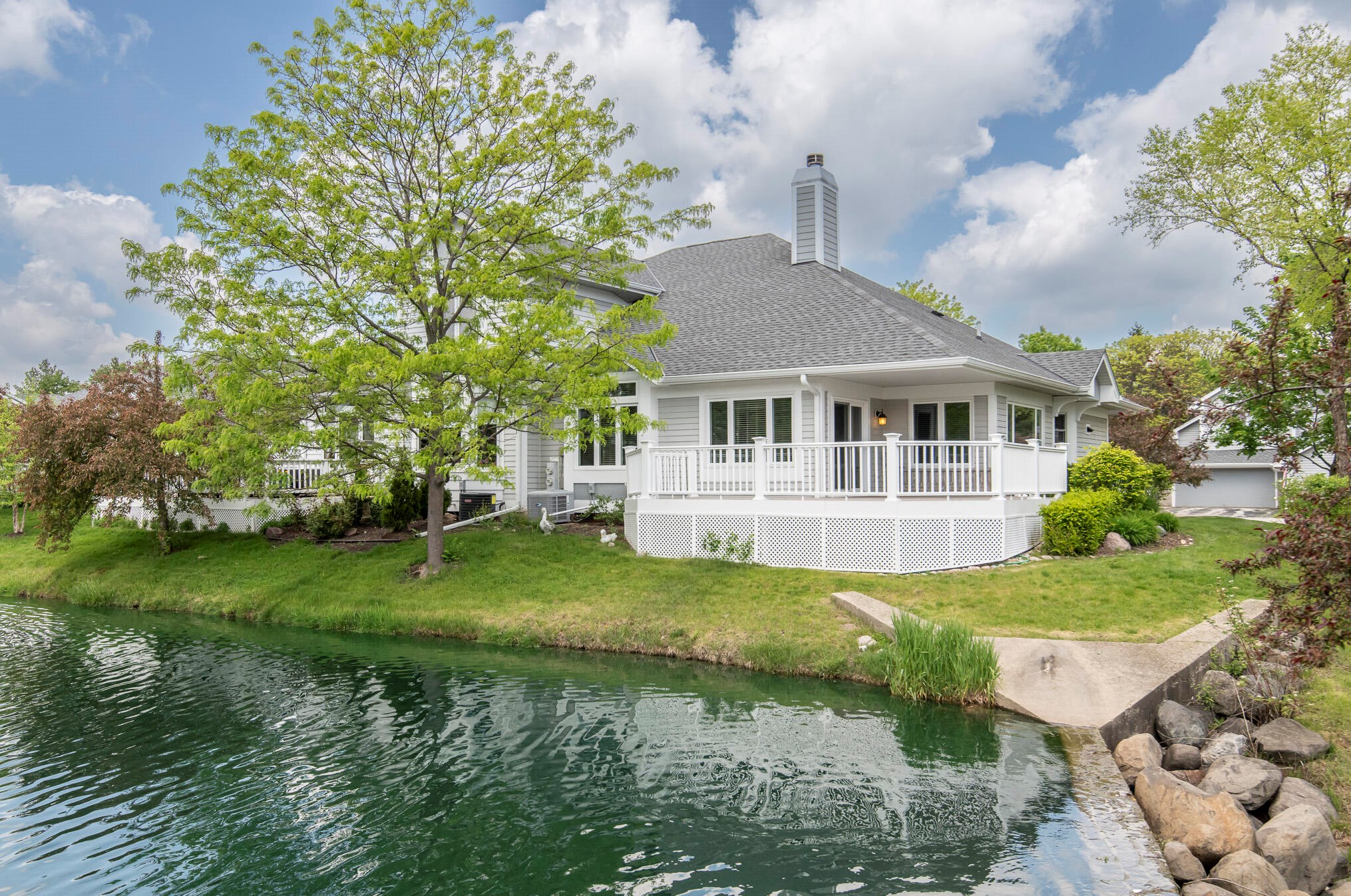 14257 Waters Edge Trl, Waukesha, WI 53151-9508