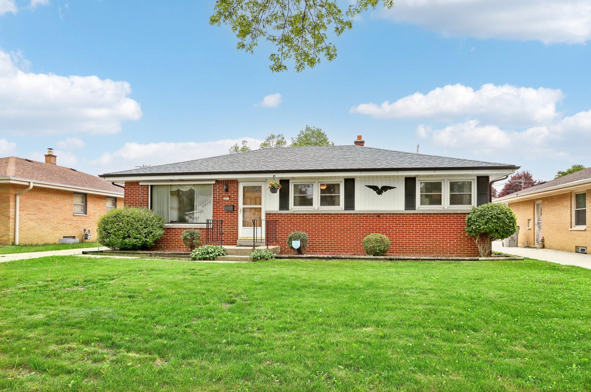 4851 89th St, Milwaukee, WI 53225-4105