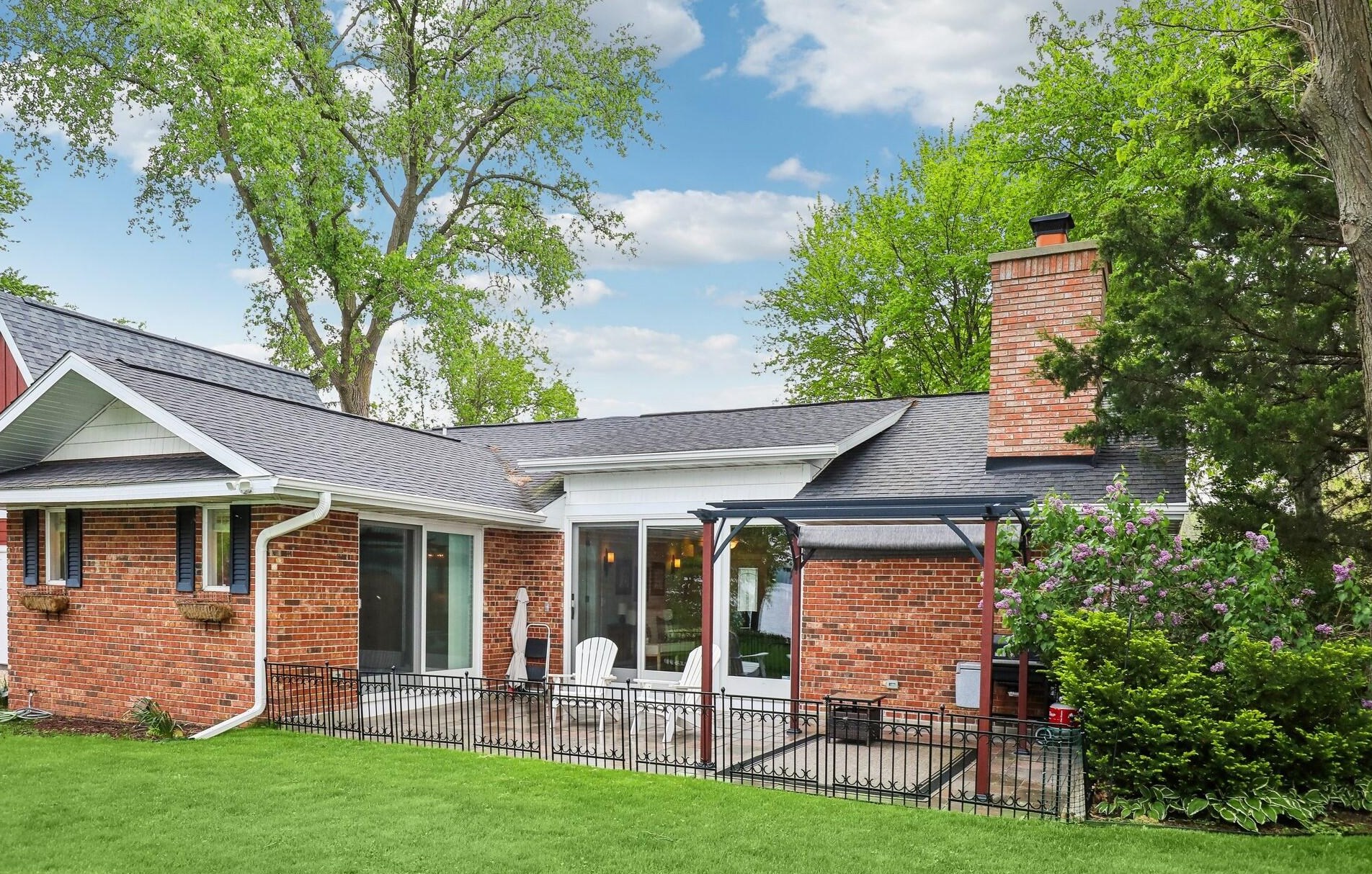 231 Ferry Dr, Lake Mills, WI 53551-1419