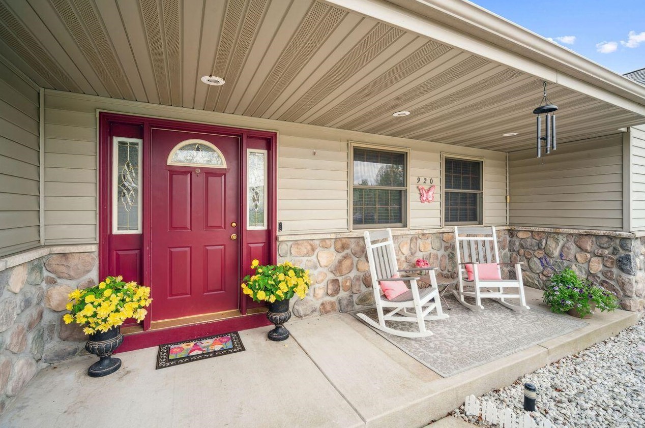 920 Redding Cir, Belgium, WI 53004-9426