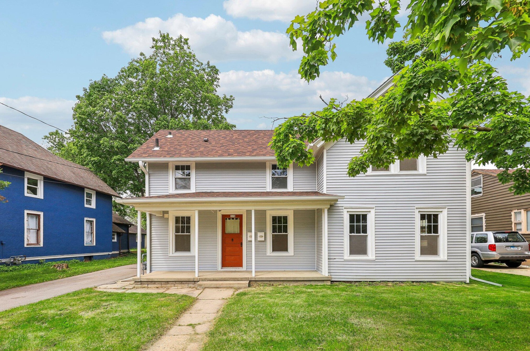 220 Elm St, Oconomowoc, WI 53066-3513