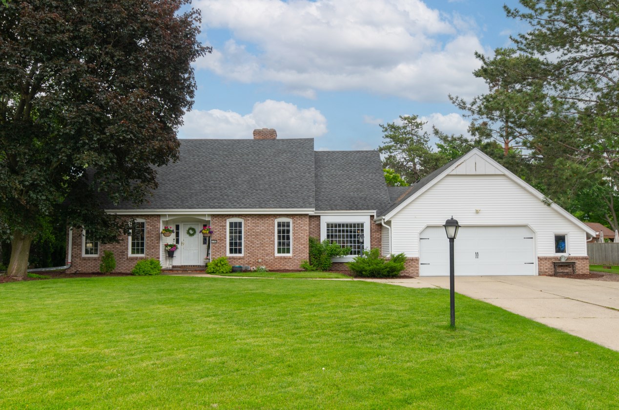 3780 Dominic Dr, Brookfield, WI 53045-1413
