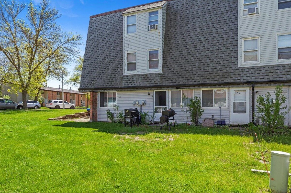 9051 95th St, Milwaukee WI  53224-6870 exterior