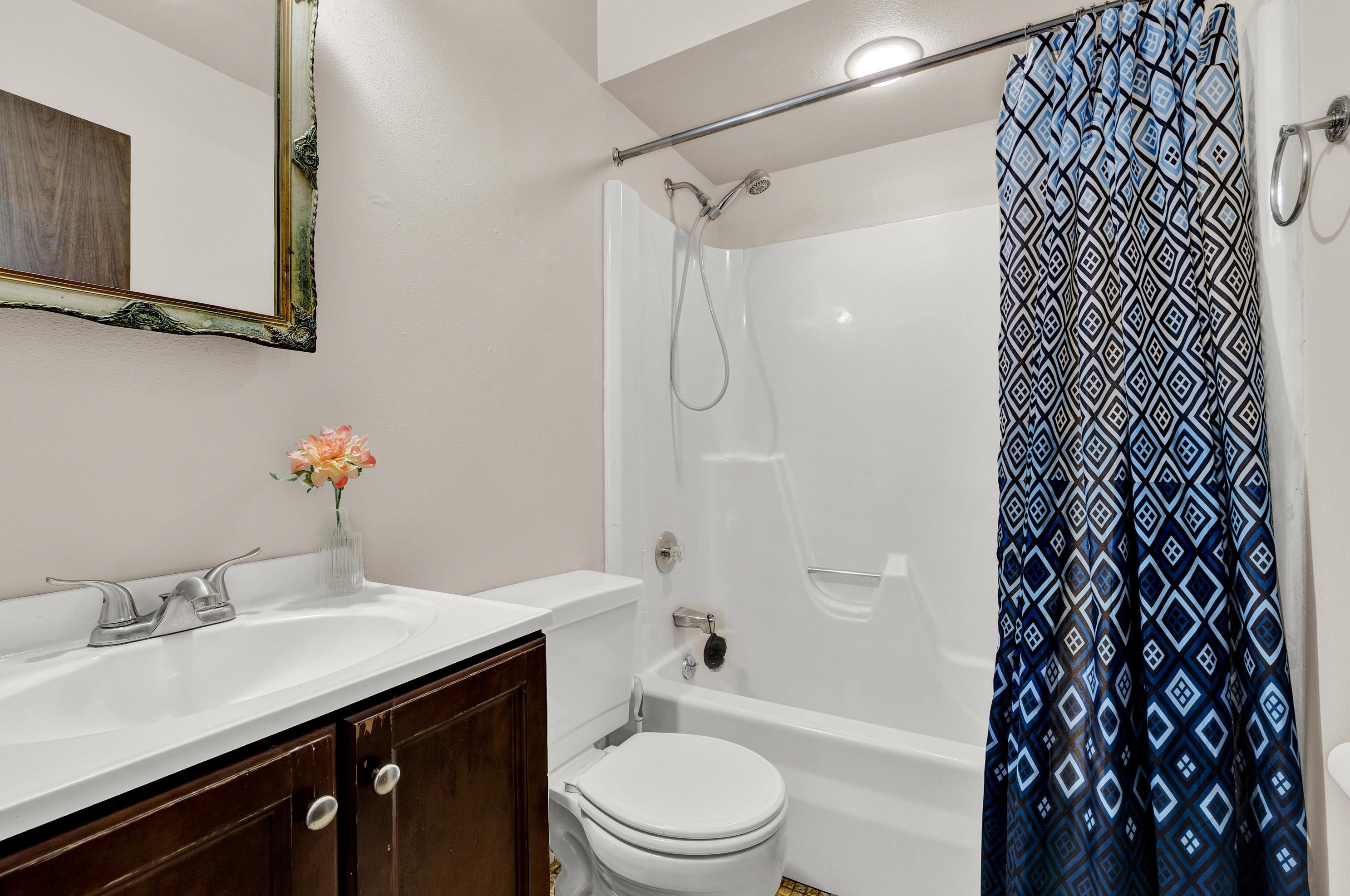 6370 20th St, Milwaukee WI 53221-5255 exterior