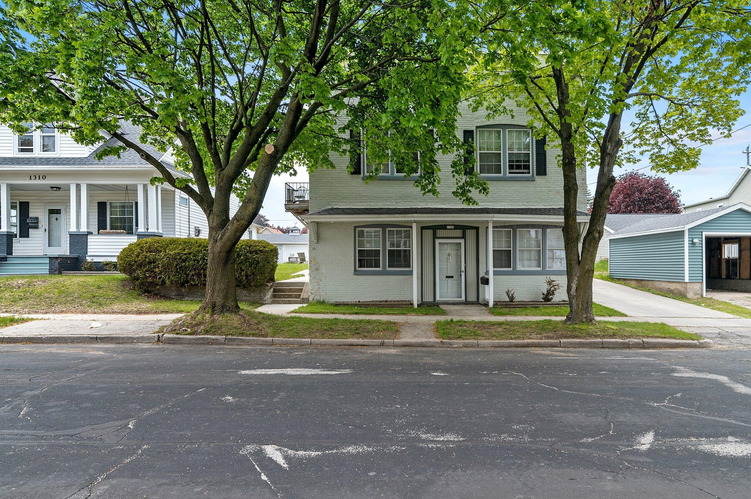 1308 S 15th St, Manitowoc, WI 54220