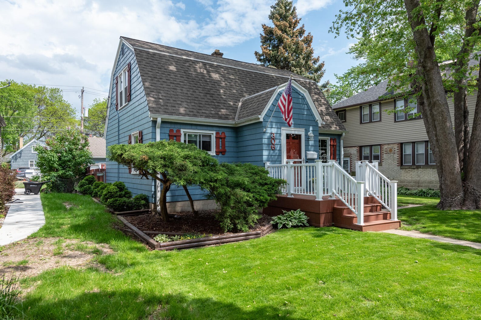 306 61st St, Milwaukee, WI 53214-1815