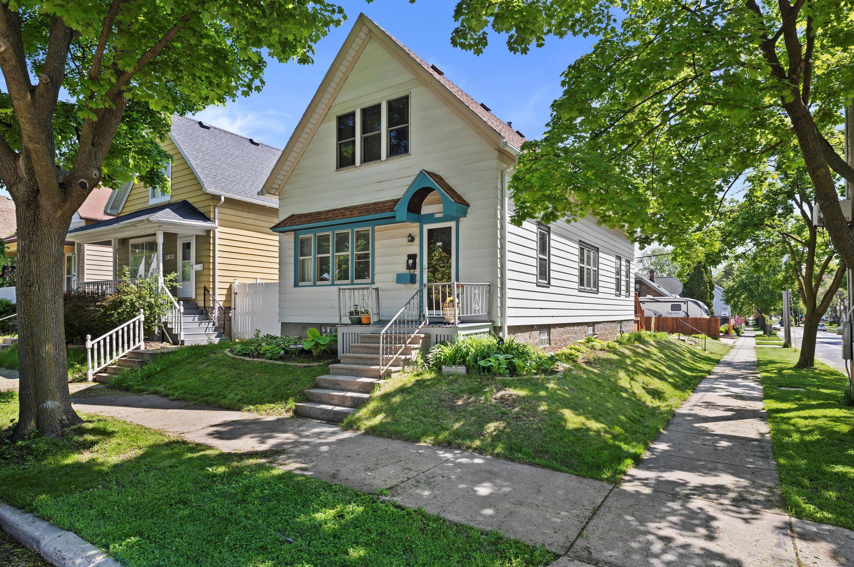 3172 Griffin Ave, Milwaukee, WI 53207-2736