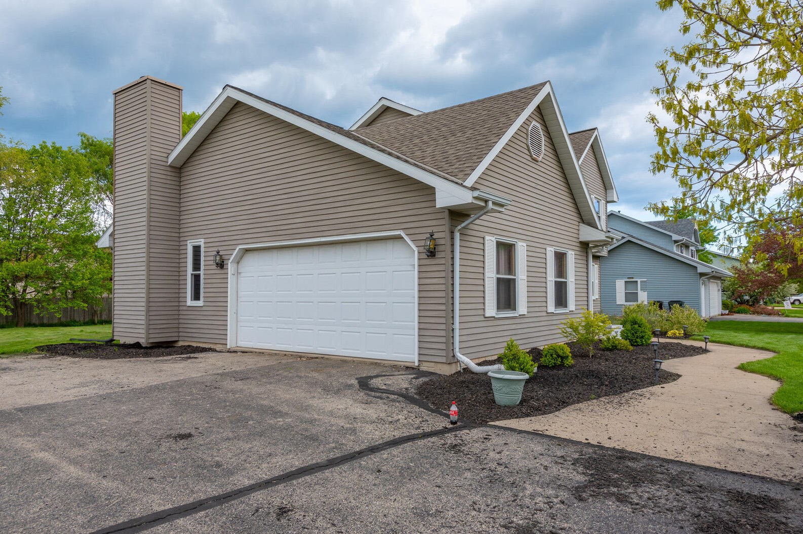 1614 September Dr, Racine, WI 53402-1870