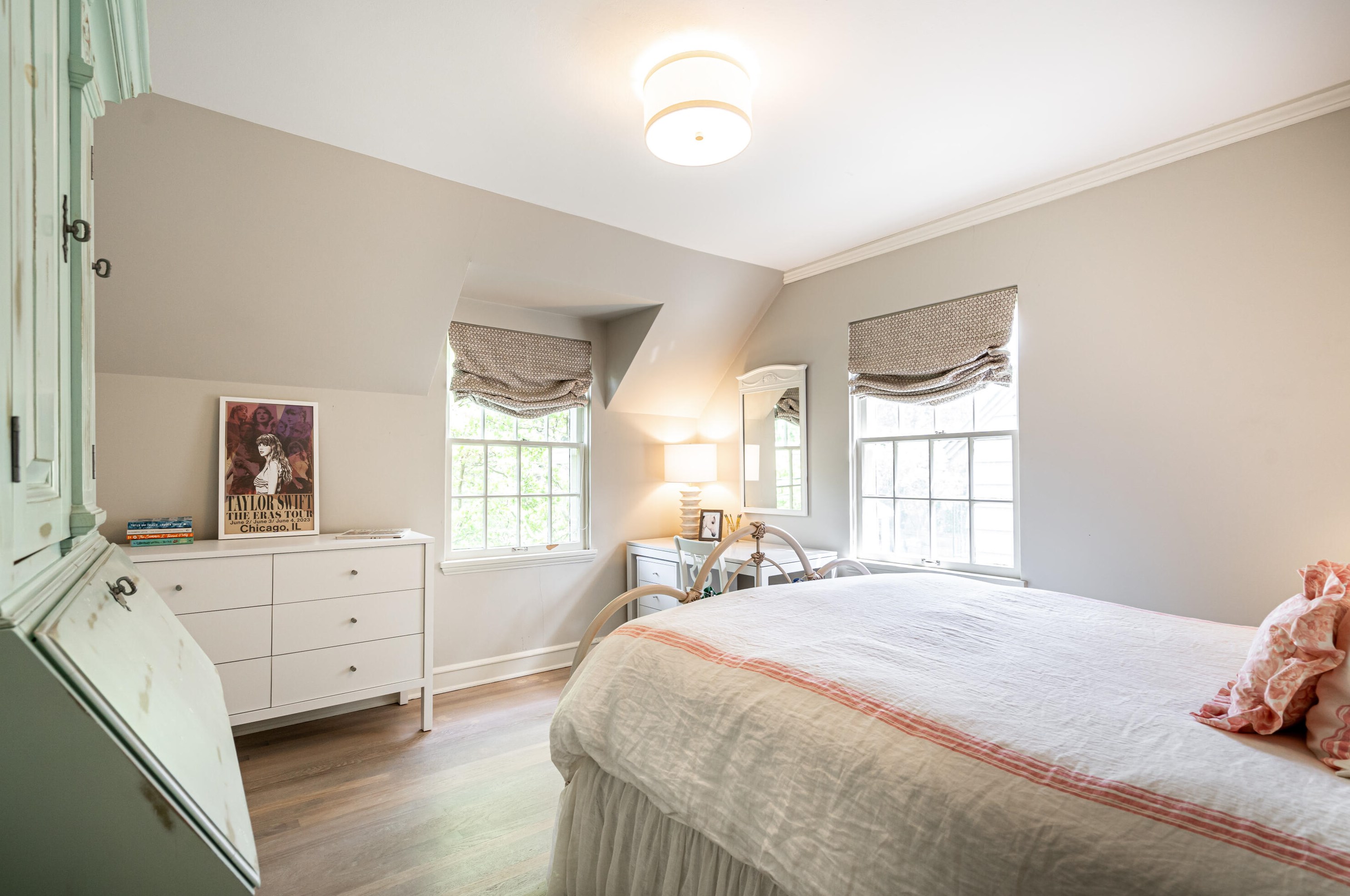 5968 Shoreland Ave, Milwaukee WI 53217-4661 exterior