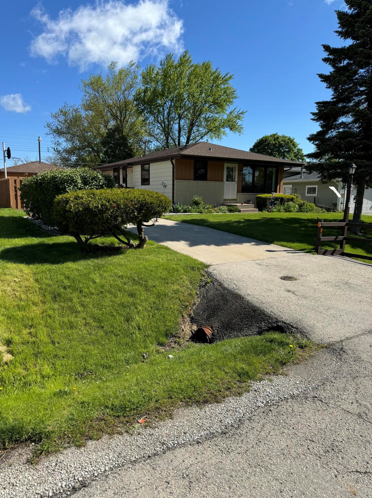 2116 Crown Point Dr, Racine, WI 53402-2406