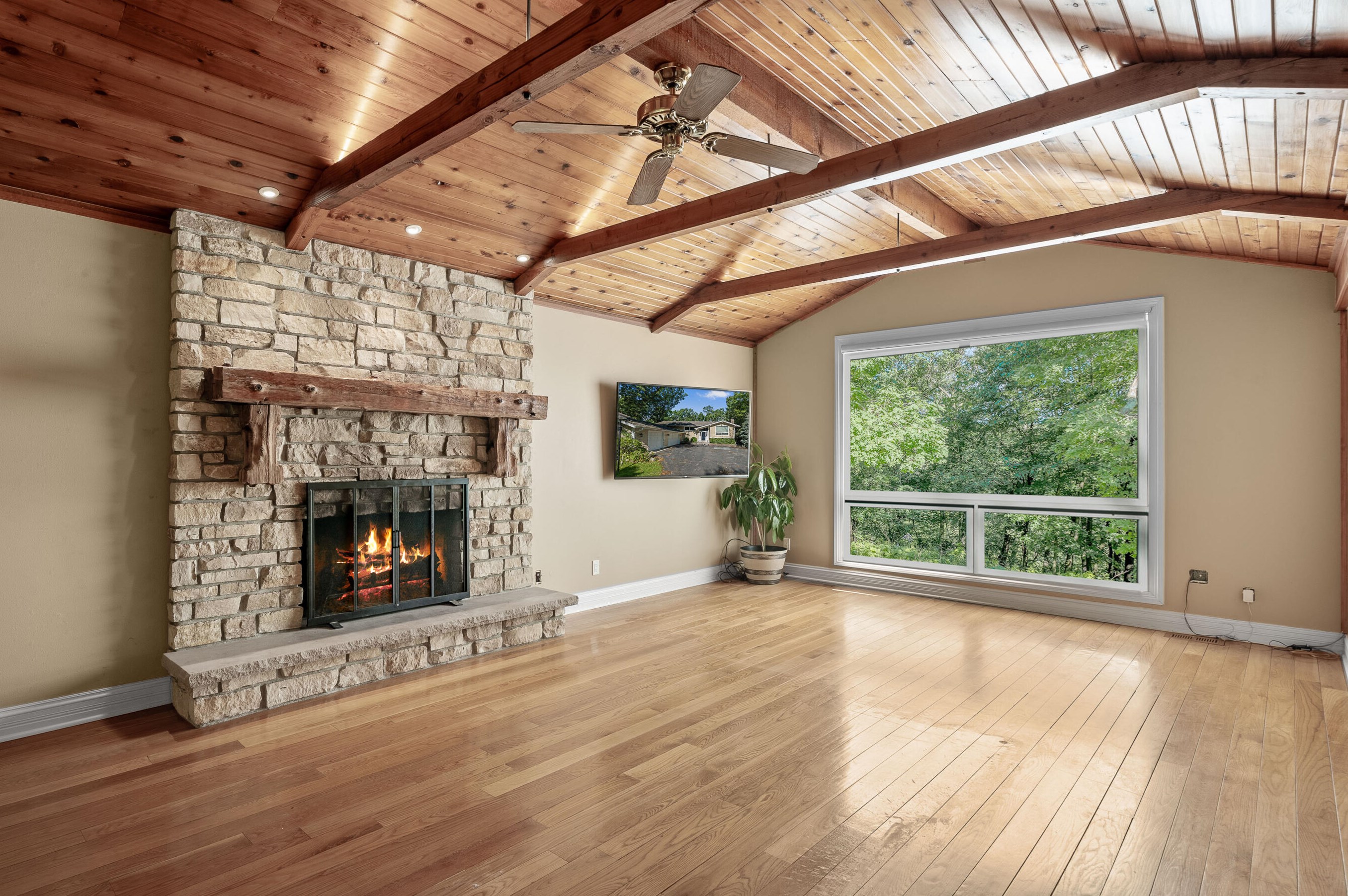 936 Tarrant Dr, Fontana, WI 53125-1335