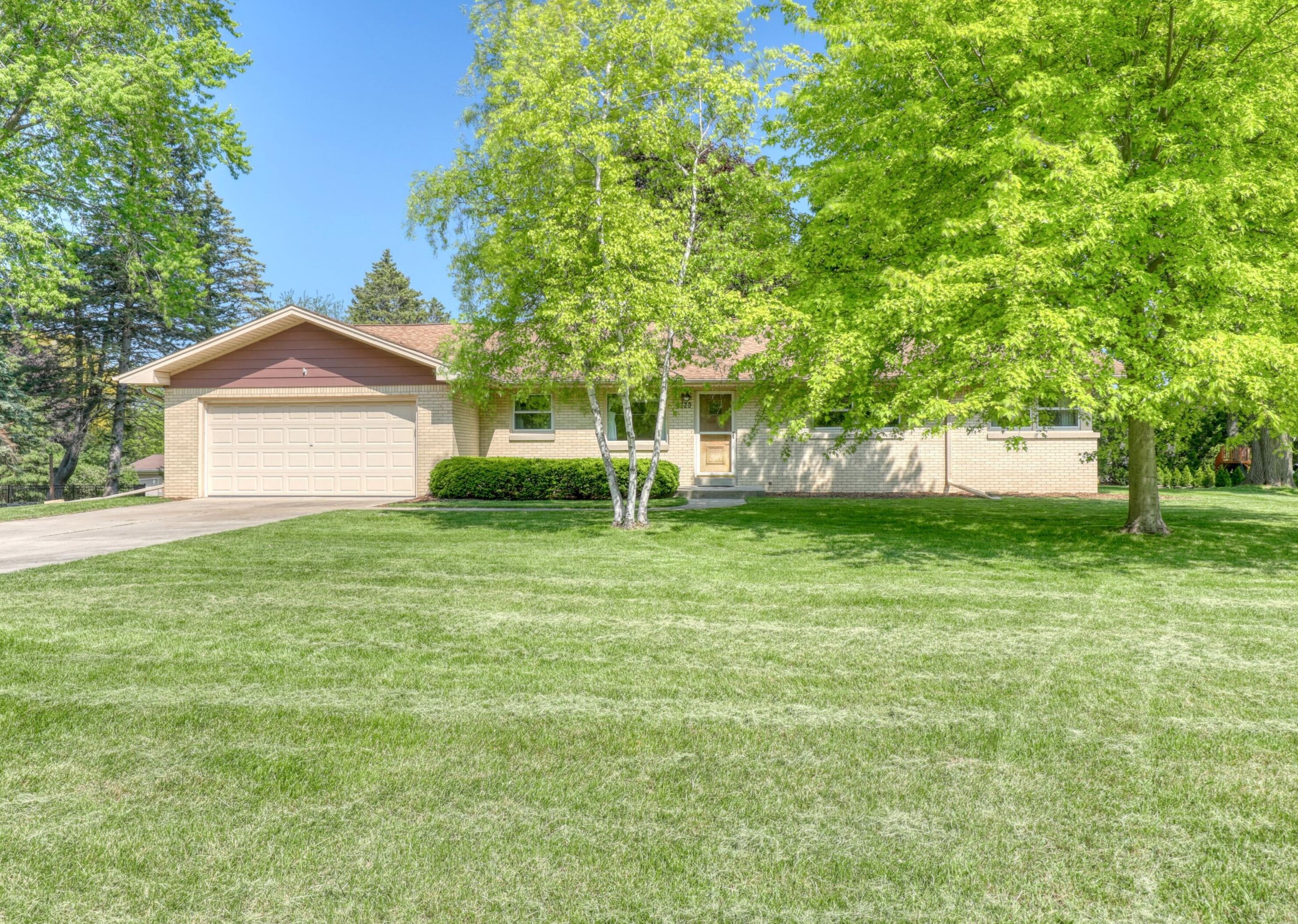 4320 163rd St, Brookfield, WI 53005-1421