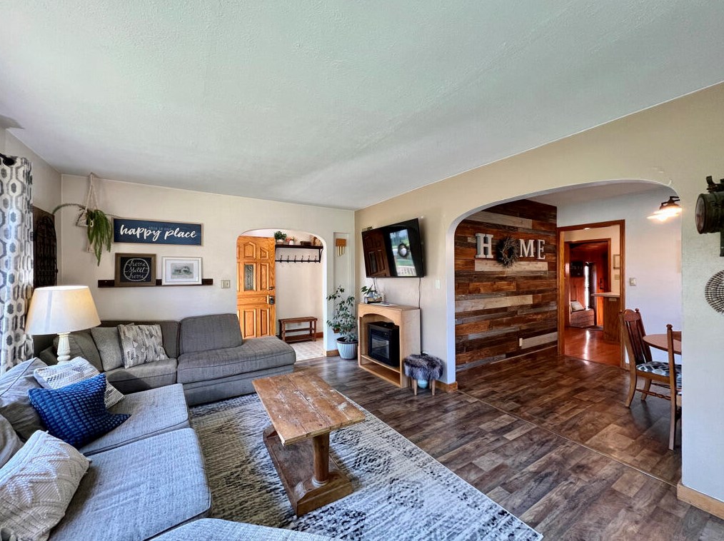 9002 Auer Ave, Milwaukee, WI 53222-3626