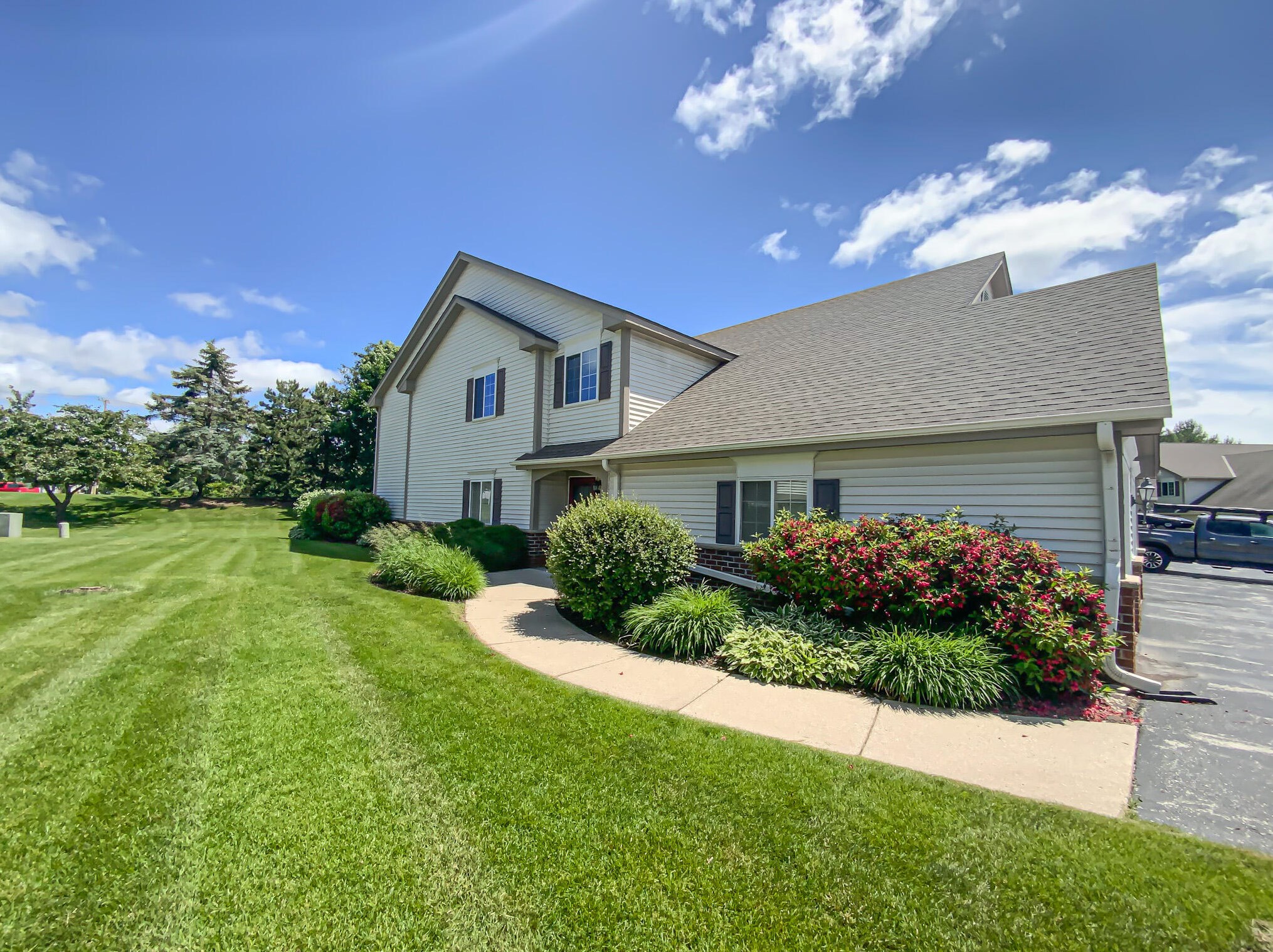 664 Pewaukee Rd #e, Pewaukee, WI 53072