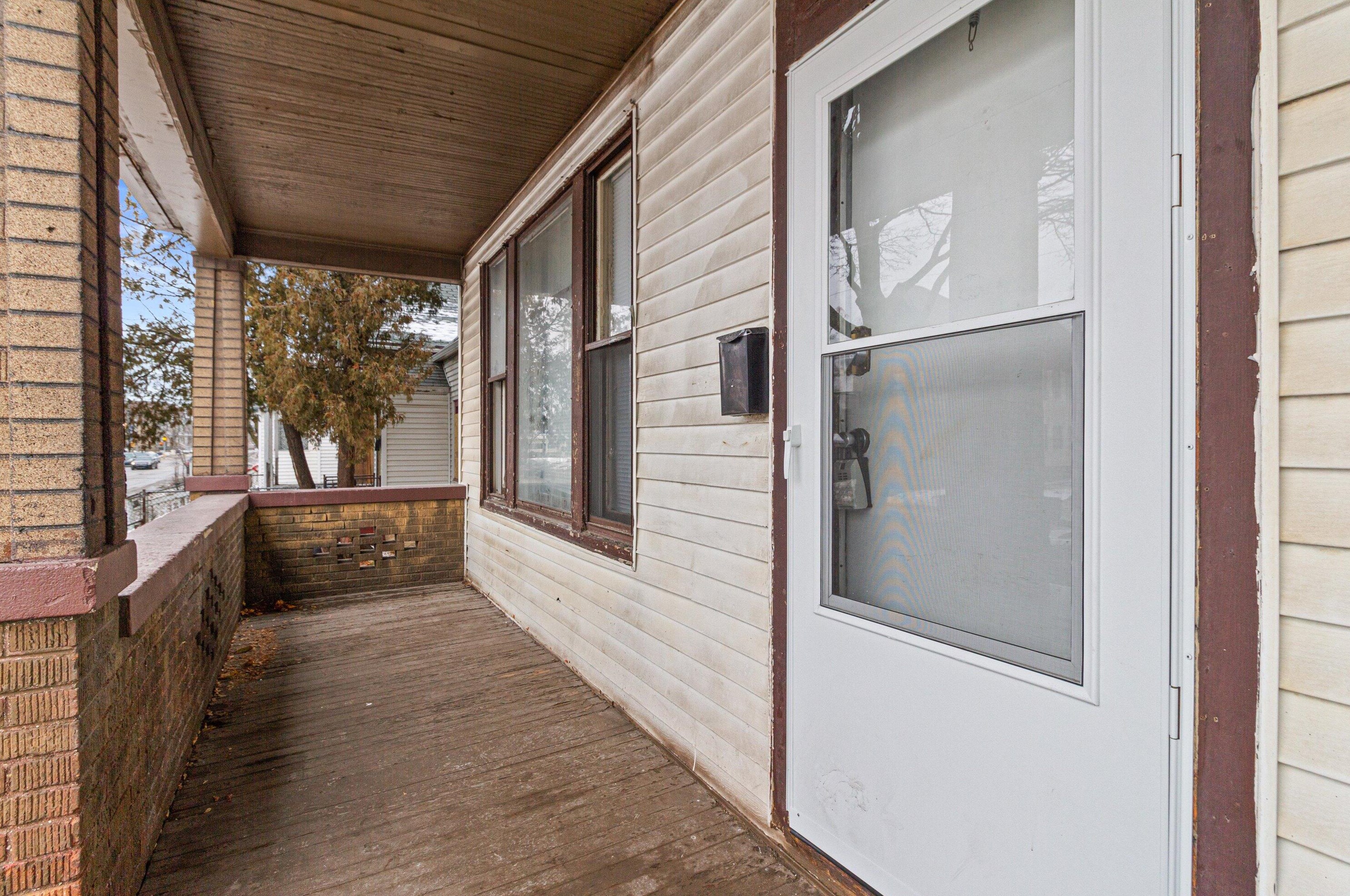 2622 20th St, Milwaukee WI 53215-3015 exterior