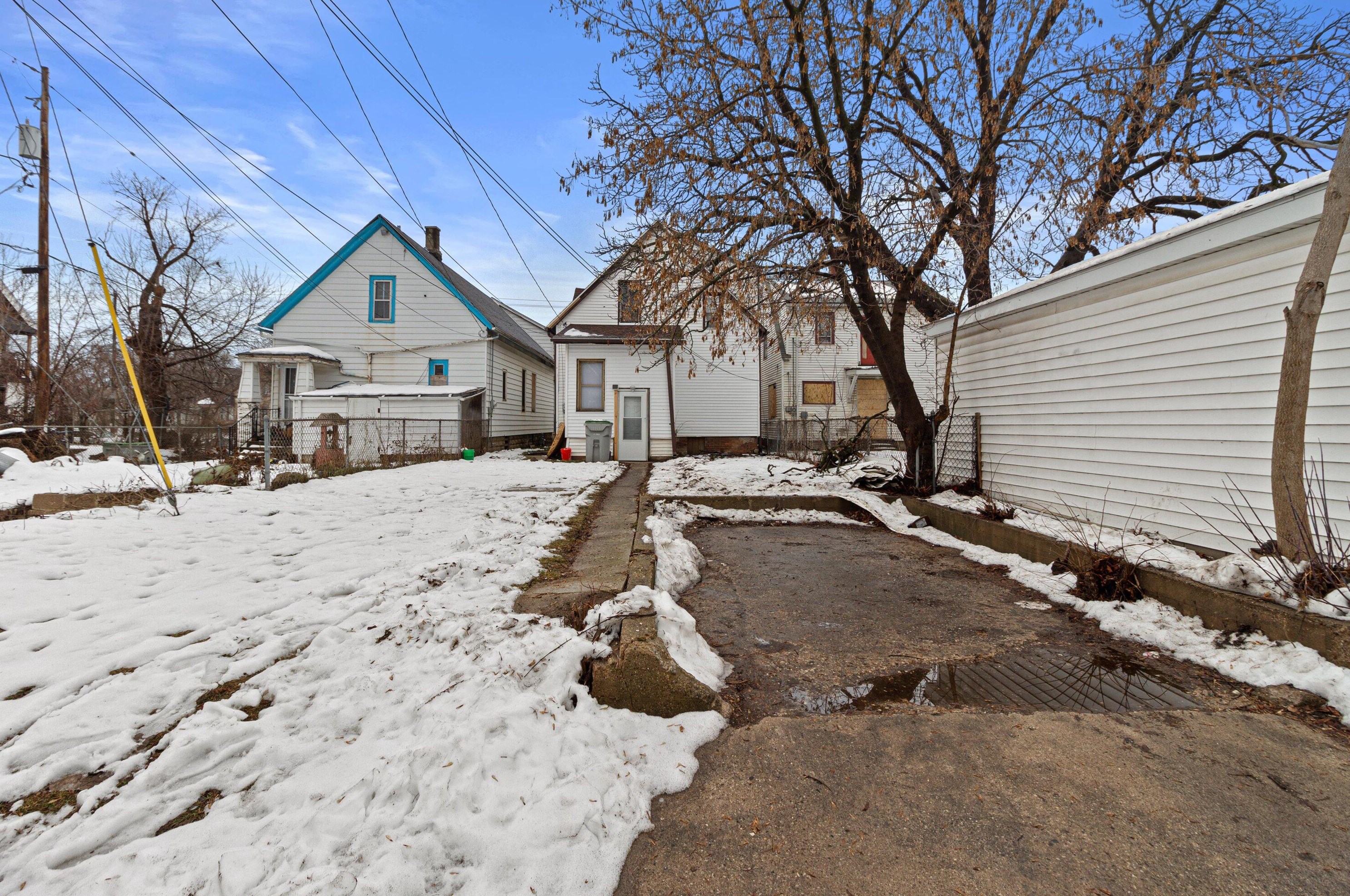 2622 20th St, Milwaukee WI 53215-3015 exterior