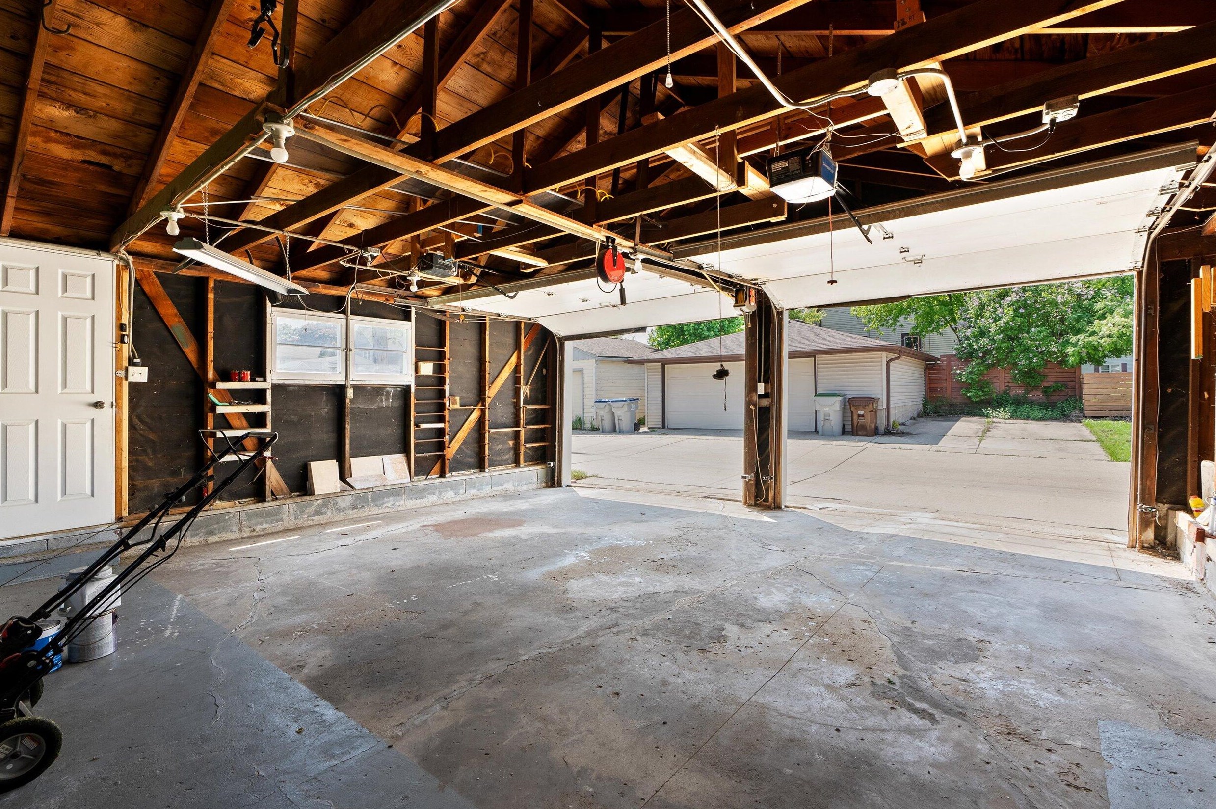 2209 Vollmer Ave, Milwaukee WI 53207-3148 exterior