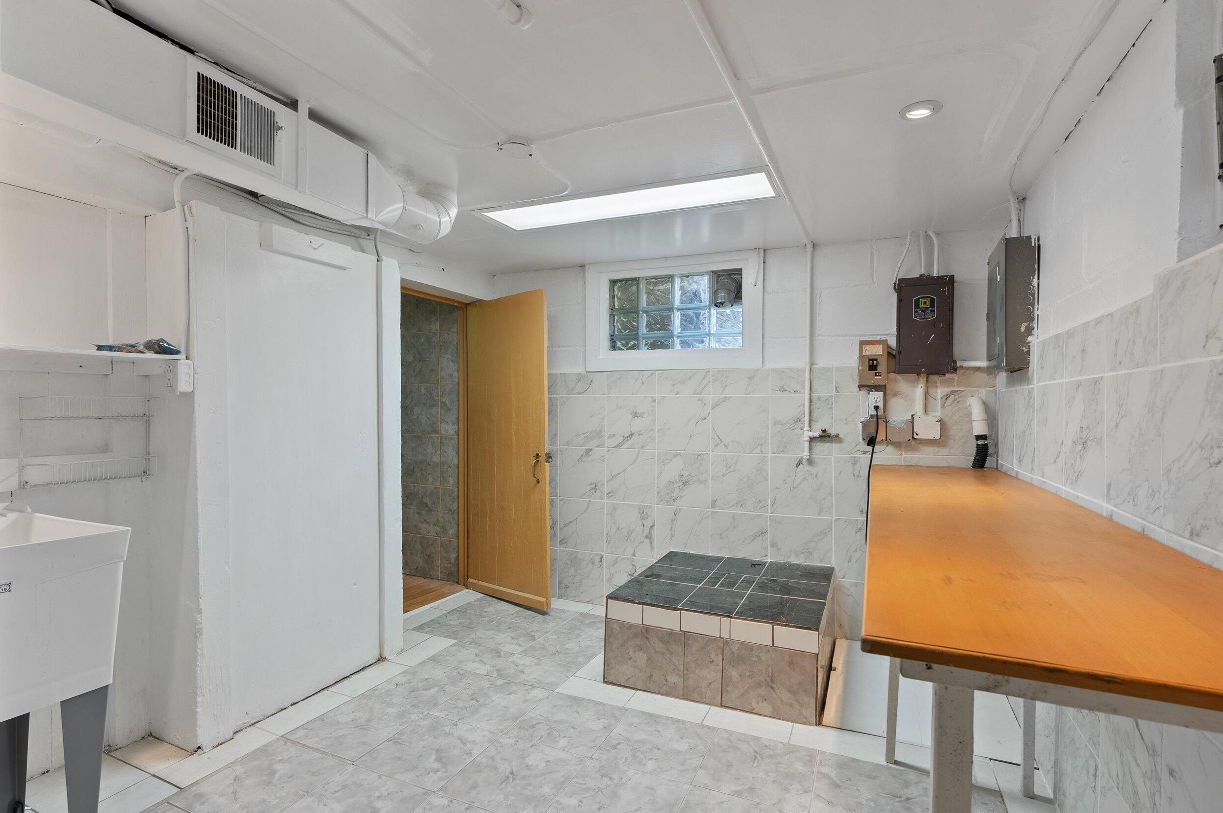 2209 Vollmer Ave, Milwaukee WI 53207-3148 exterior