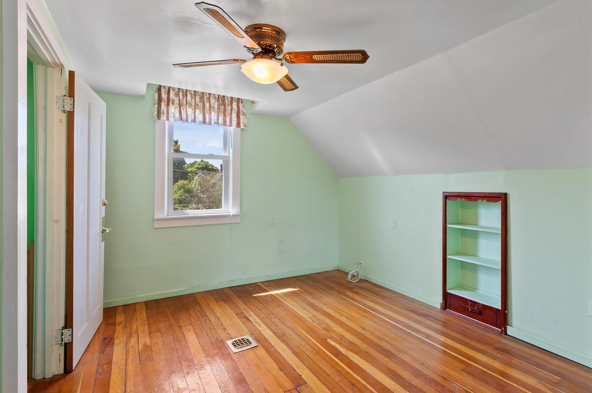 2209 Vollmer Ave, Milwaukee WI 53207-3148 exterior