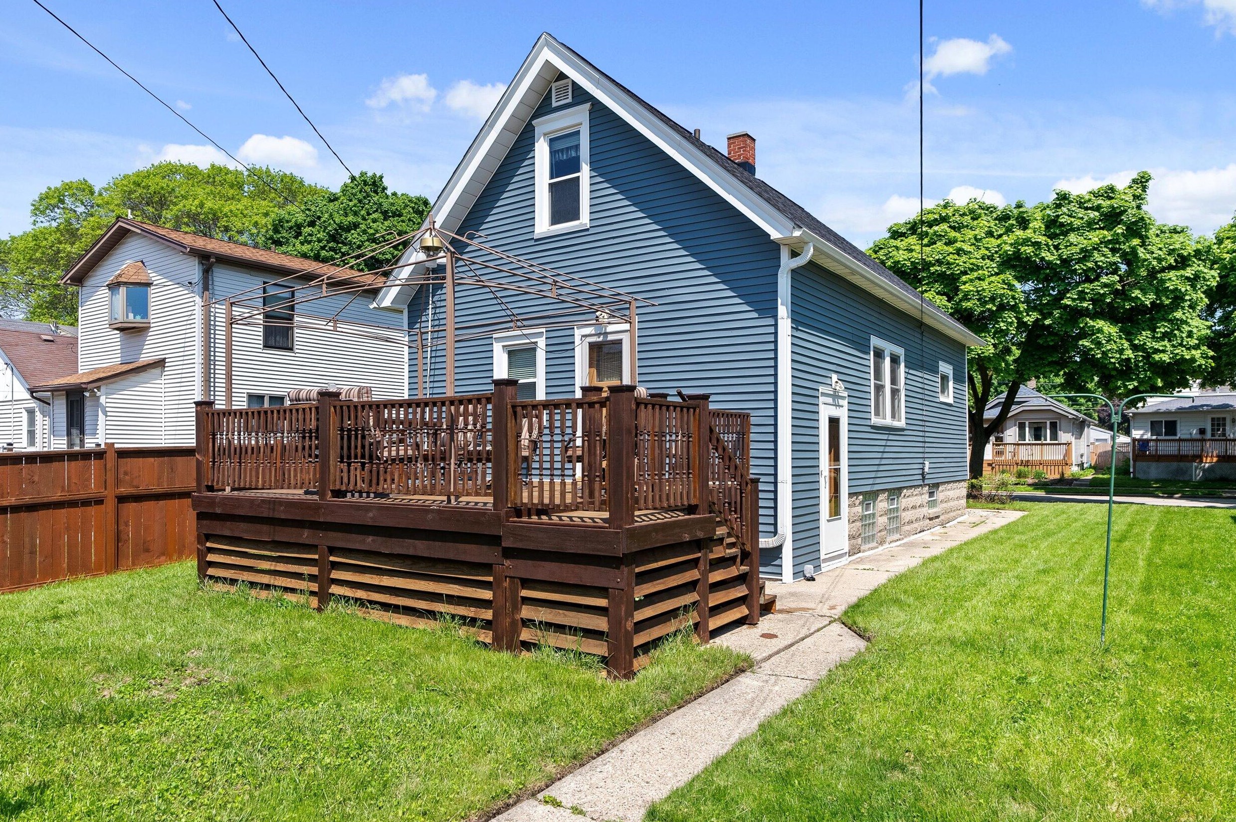 2209 Vollmer Ave, Milwaukee WI 53207-3148 exterior