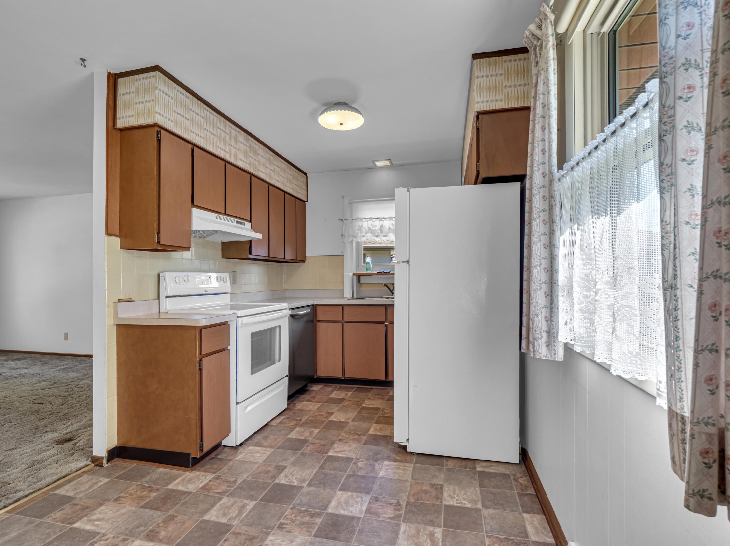 2832 S 11th Pl, Sheboygan, WI 53081