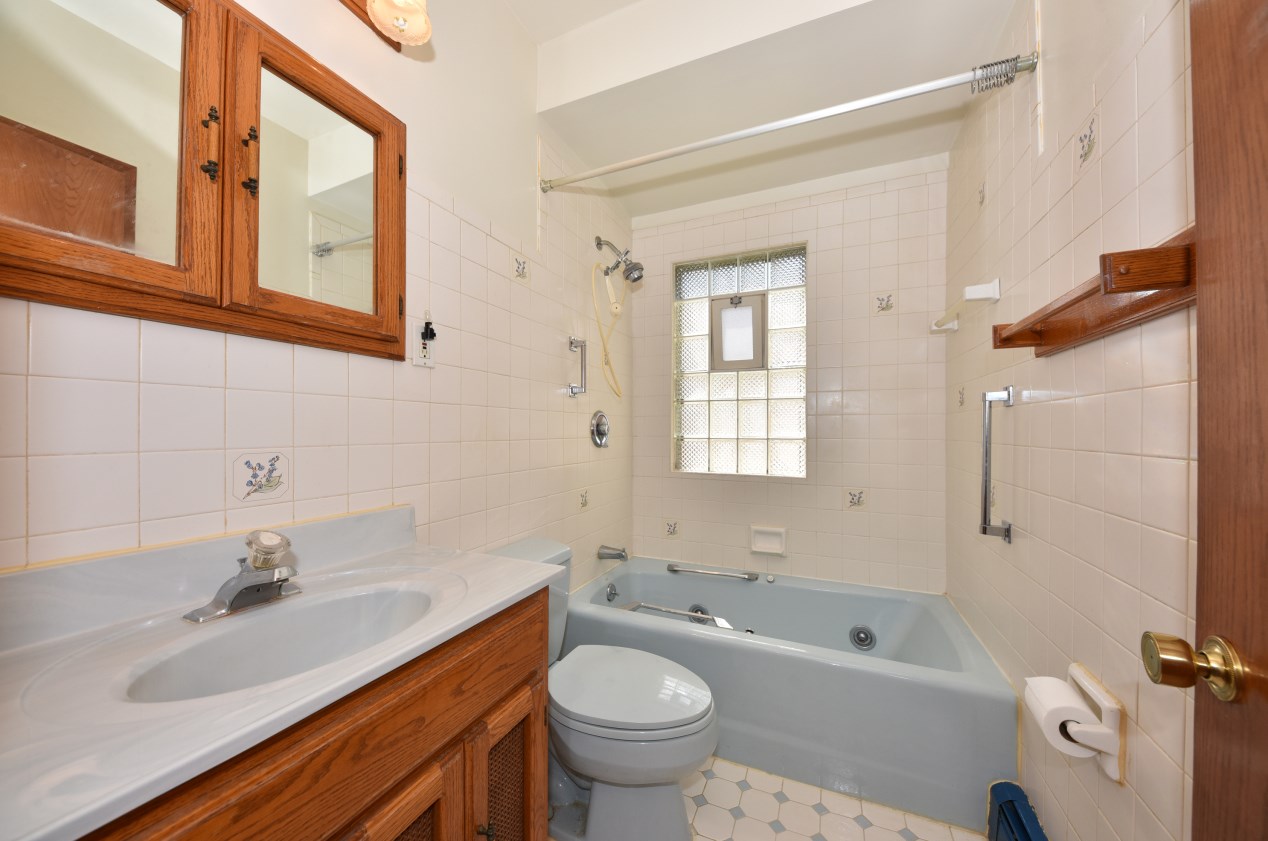 119 Ohio Ave, Milwaukee WI 53207-2759 exterior