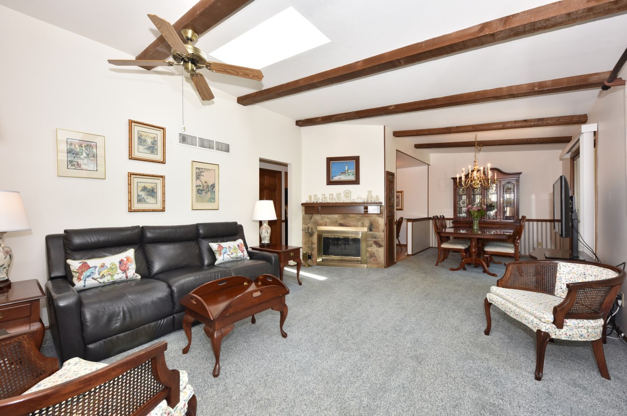 17610 Nassau Dr, Brookfield, WI 53045