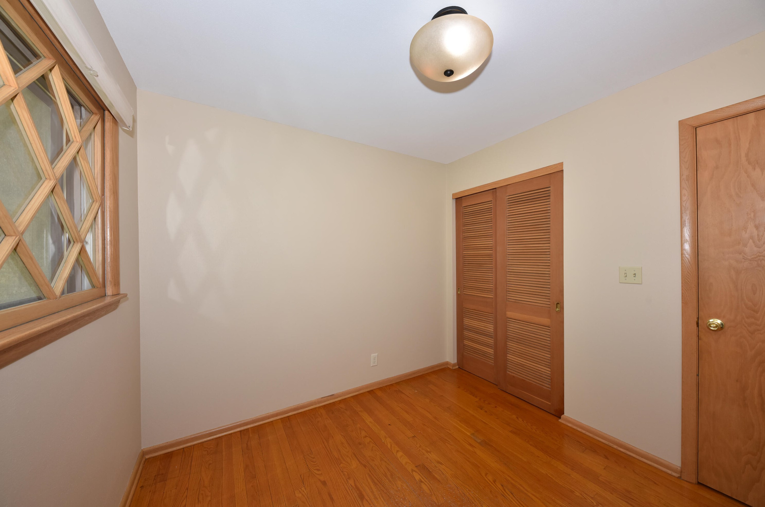 3805 Marcy St, Milwaukee WI 53220-1836 exterior