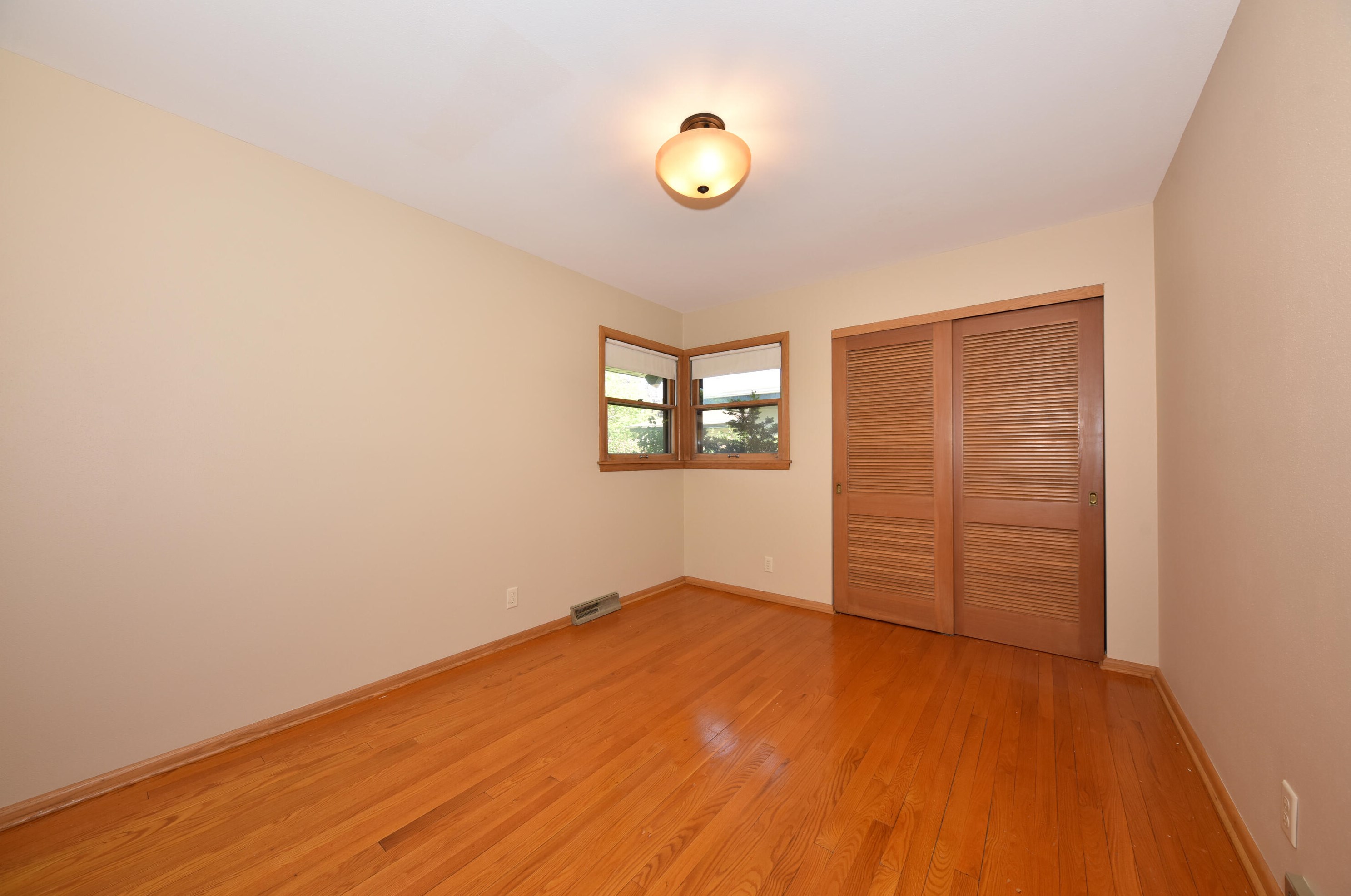 3805 Marcy St, Milwaukee WI 53220-1836 exterior