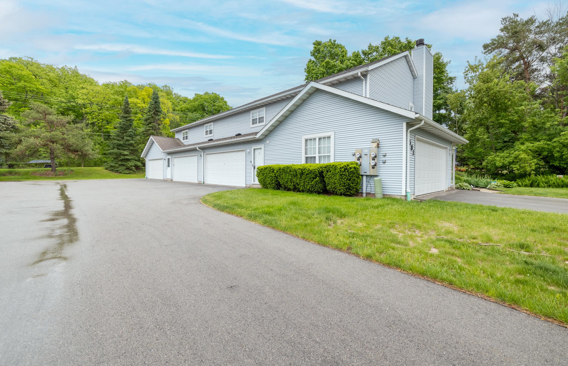 581 Slinger Rd, Slinger, WI 53086-9418