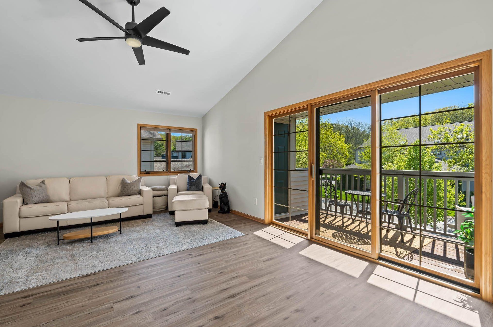 2264 Circle Rdg, Delafield, WI 53018-2042