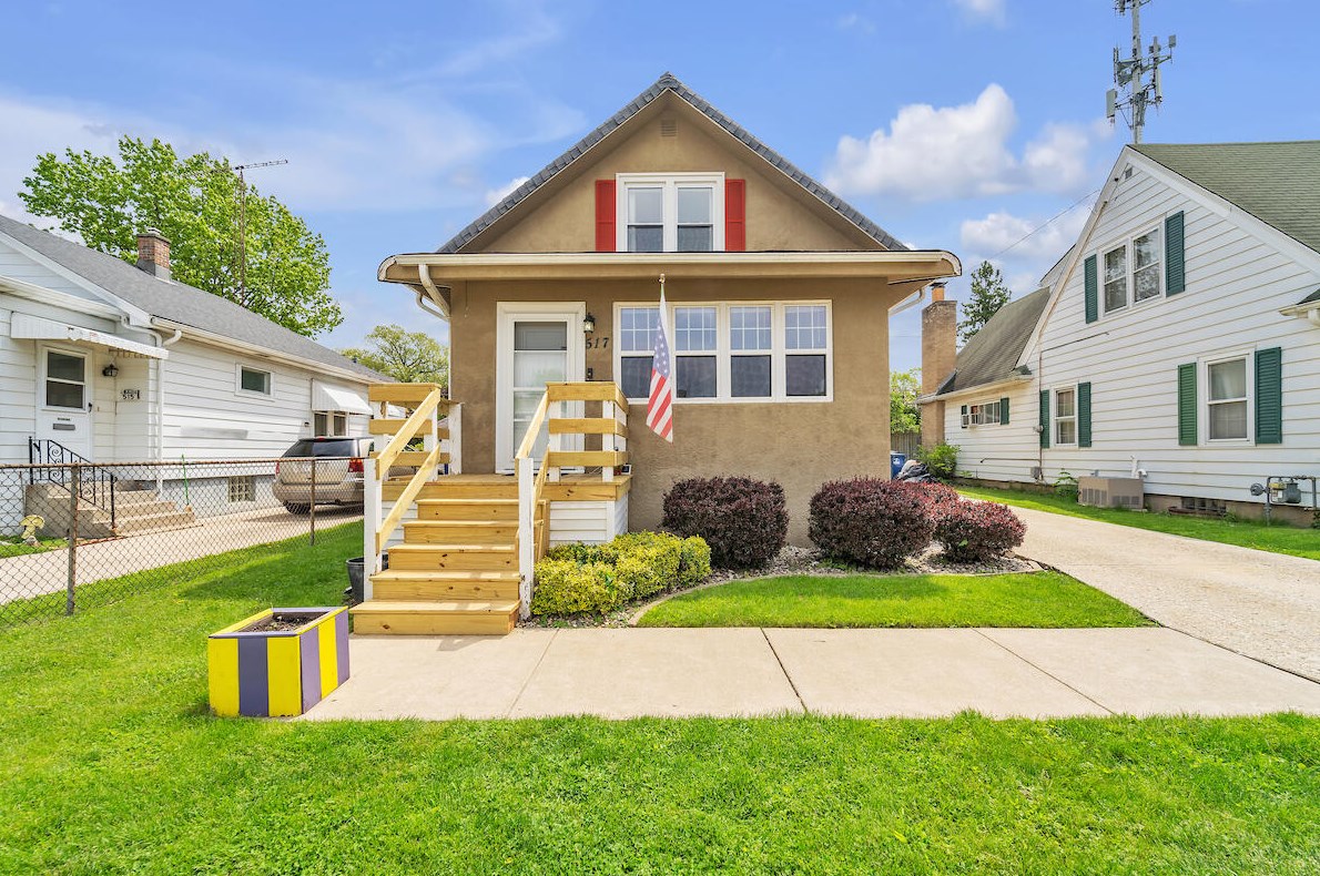 517 Harvey Dr, Racine, WI 53405