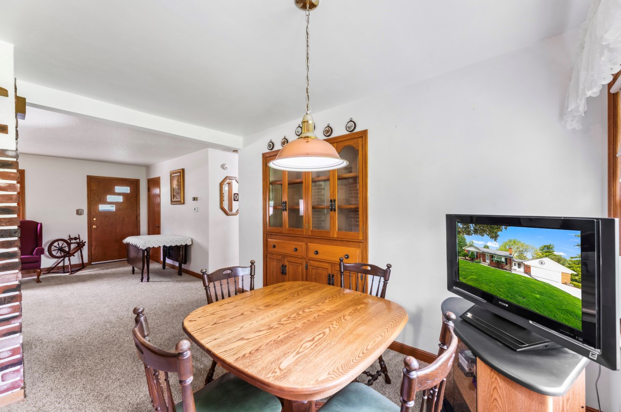 4745 159th St, Brookfield WI  53005-1007 exterior