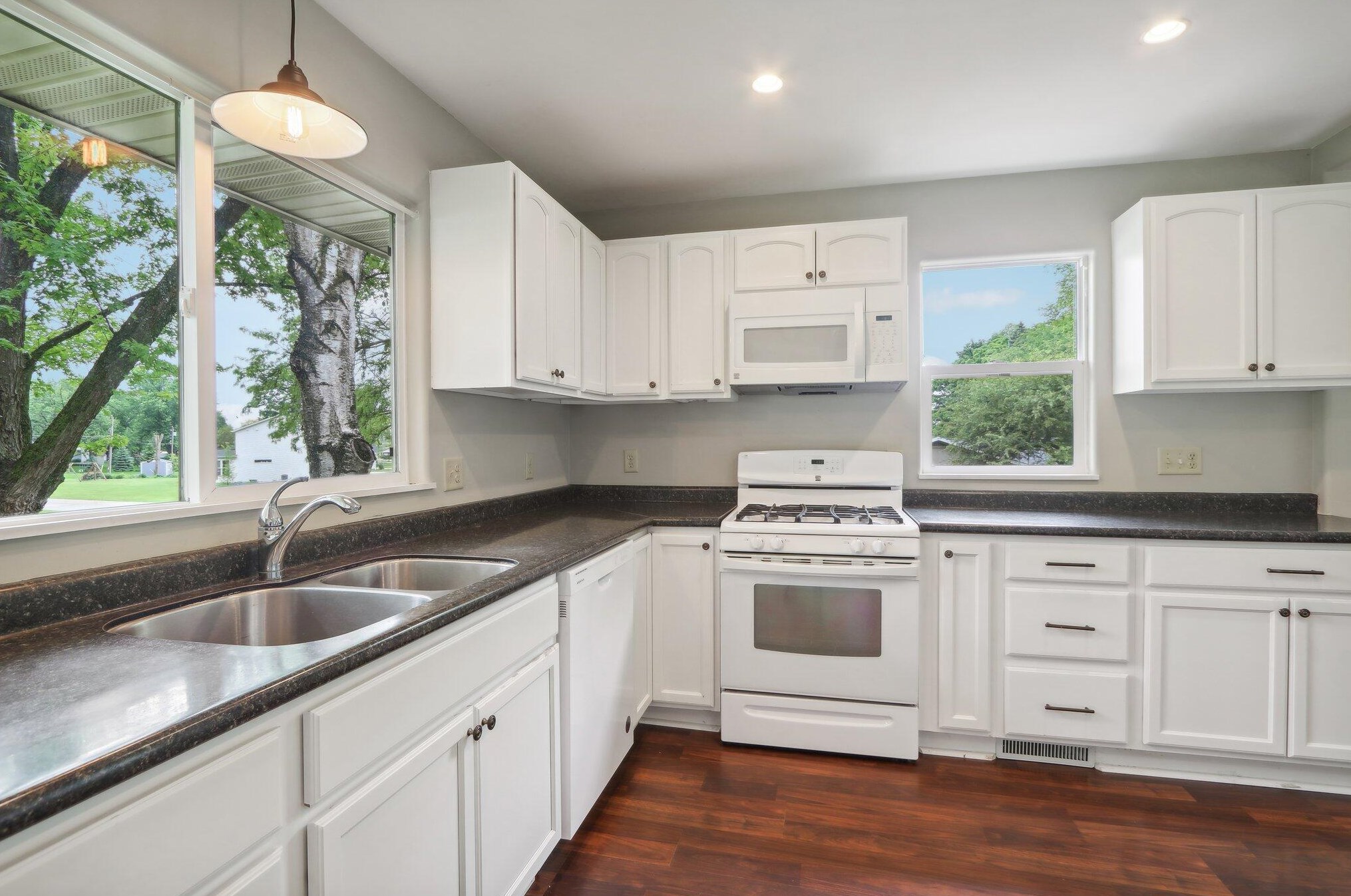275 Hillebrand Dr, Jefferson, WI 53549
