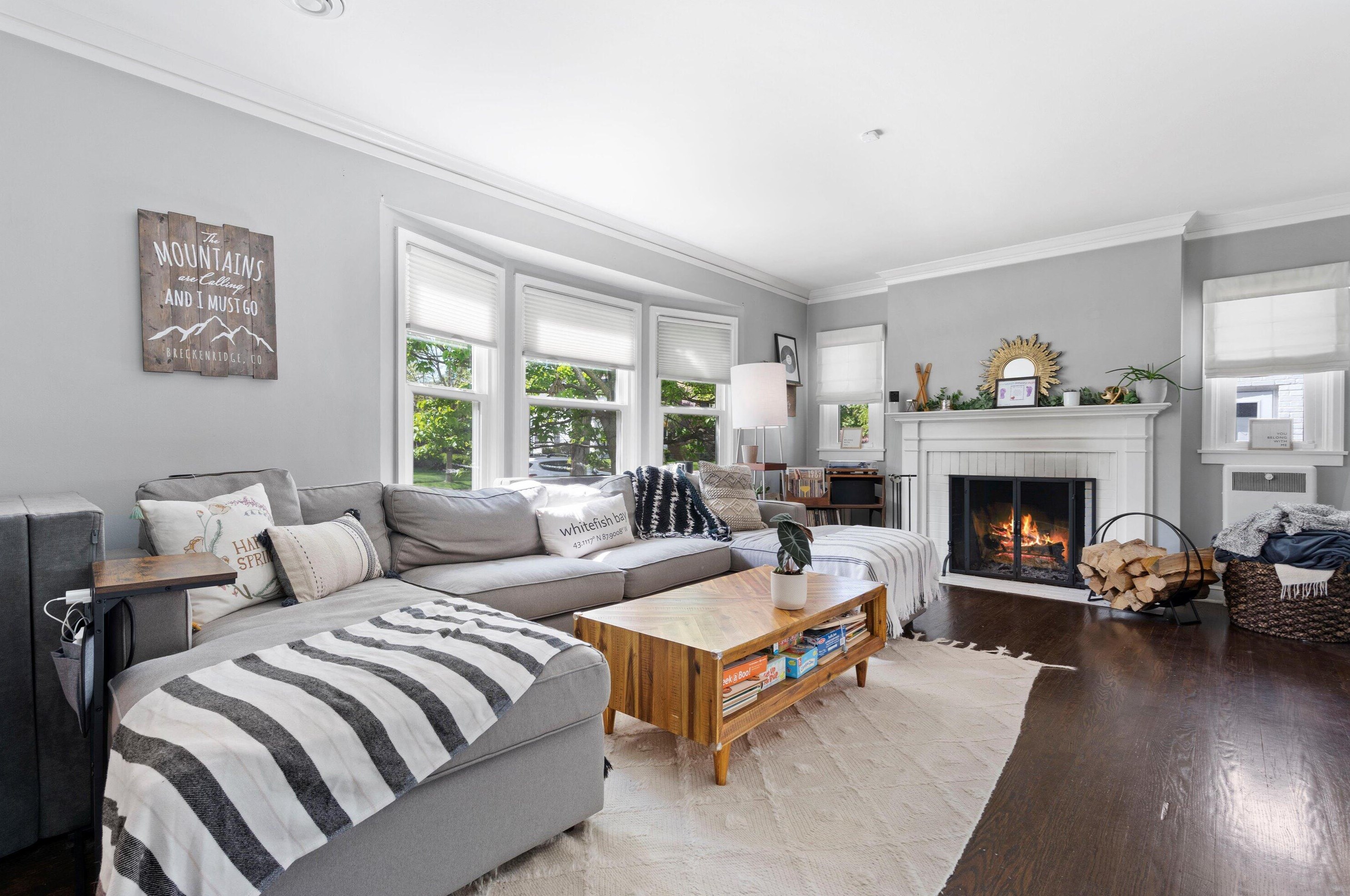 5546 Shoreland Ave, Milwaukee WI  53217-5157 exterior