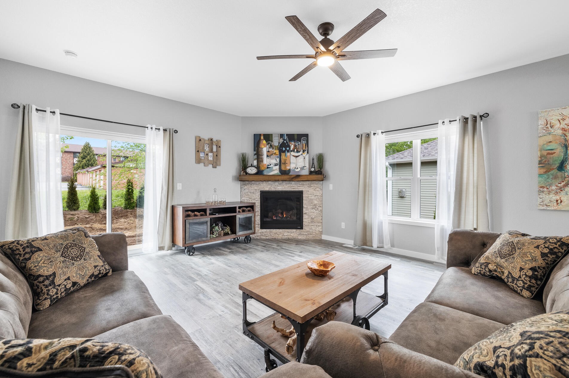 1304 Daisy Dr, West Bend, WI 53090-2706